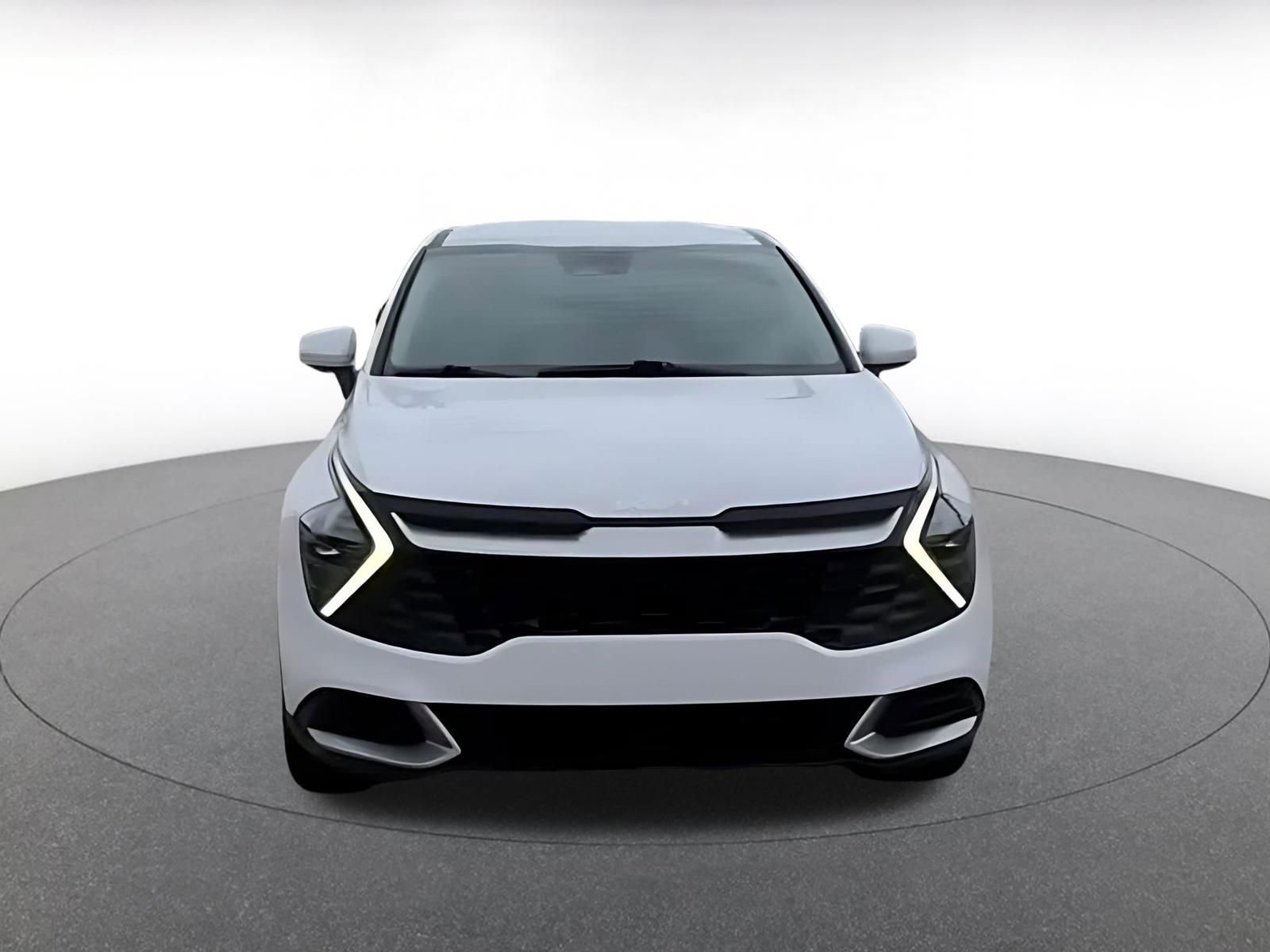 Used 2025 Kia Sportage LX image 9