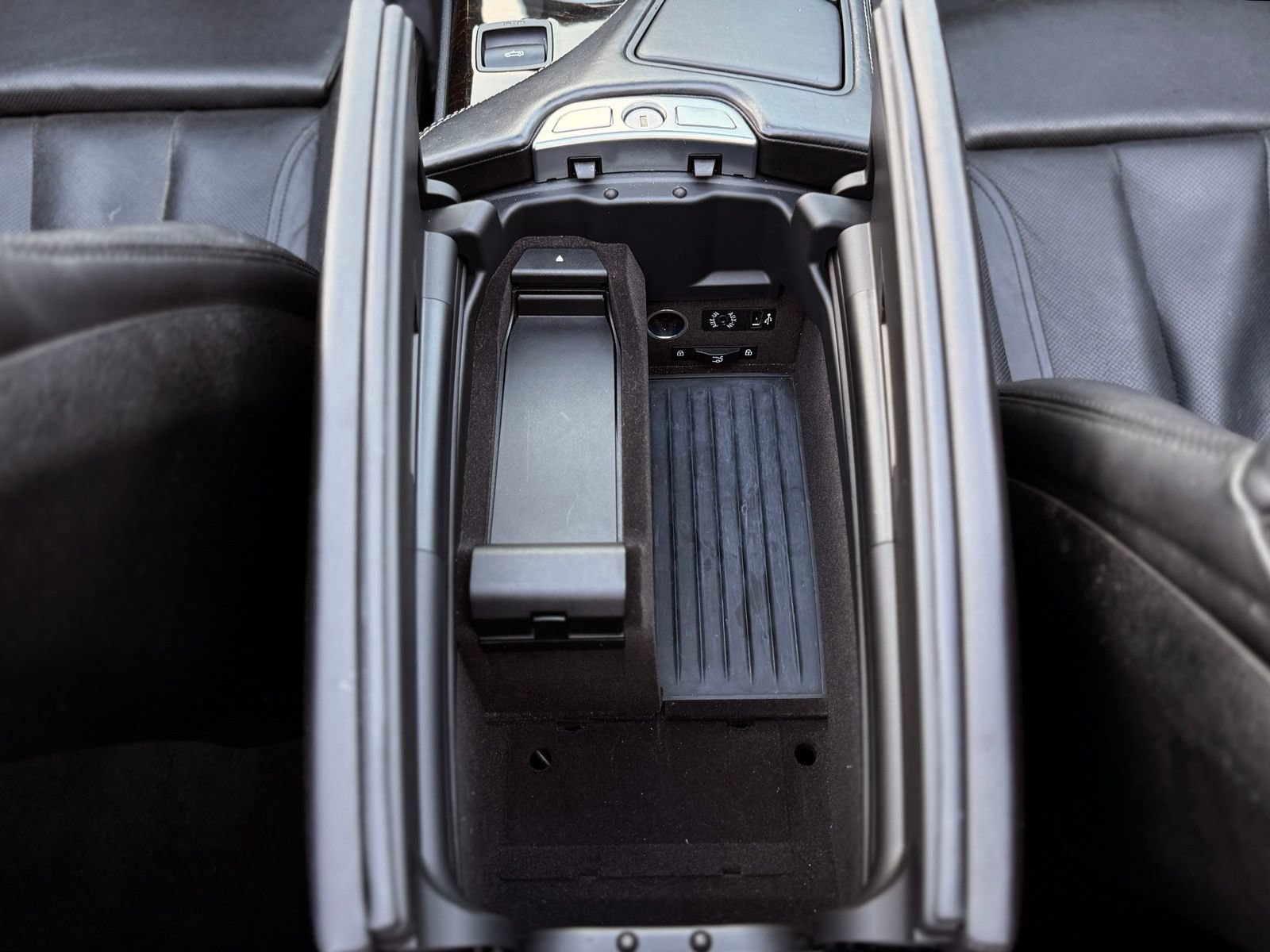 Used 2012 BMW 650i Convertible RWD image 35