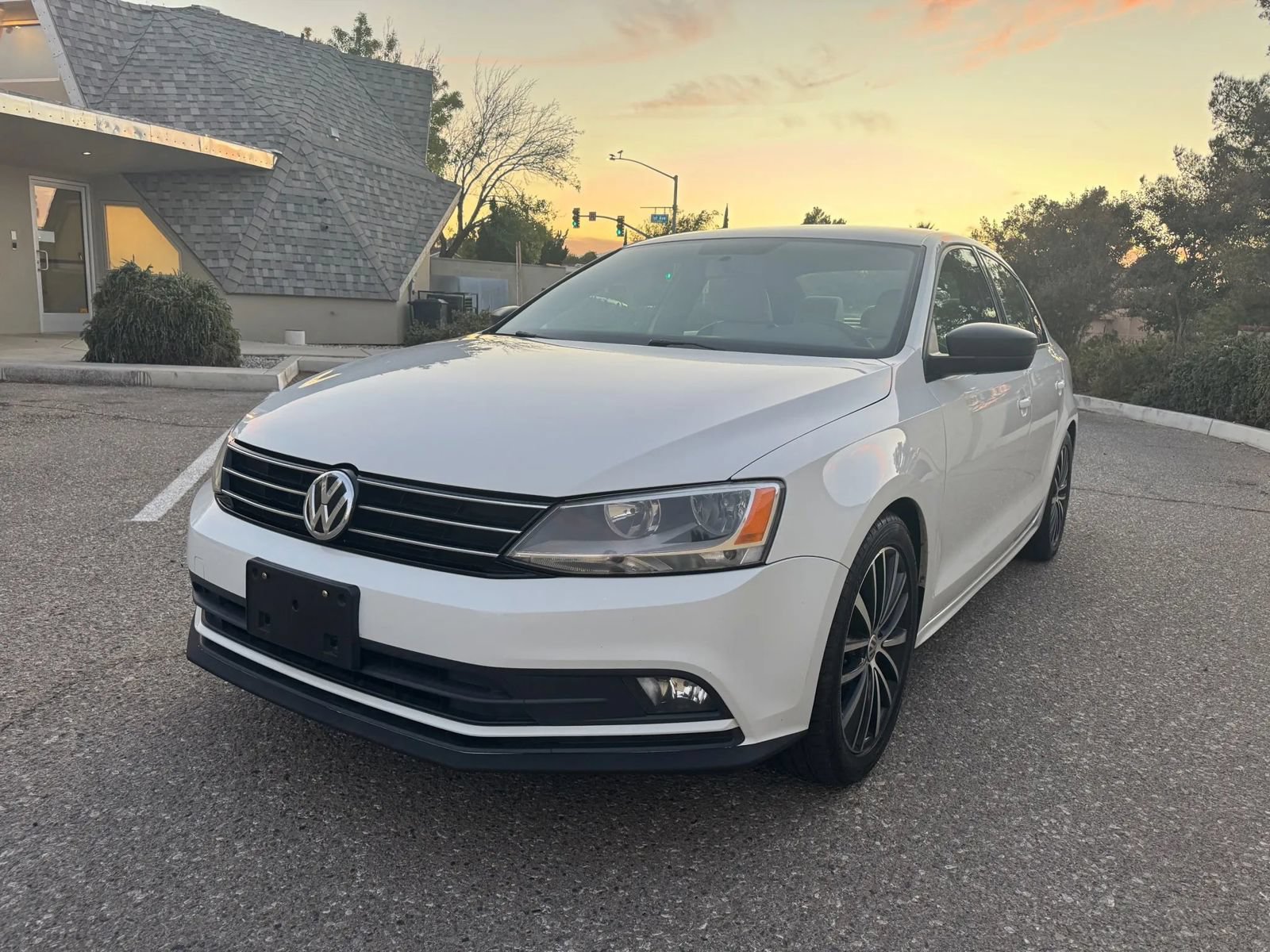 Used 2016 Volkswagen Jetta Sport FWD image 2