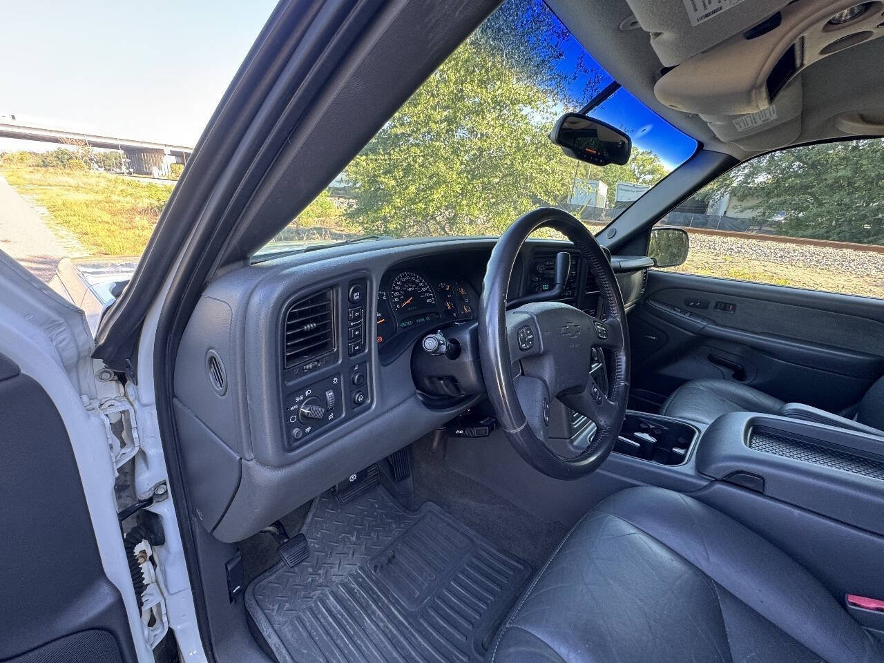 Used 2003 Chevrolet Silverado 1500 LT w/ Off-Road Package AWD/4WD image 10