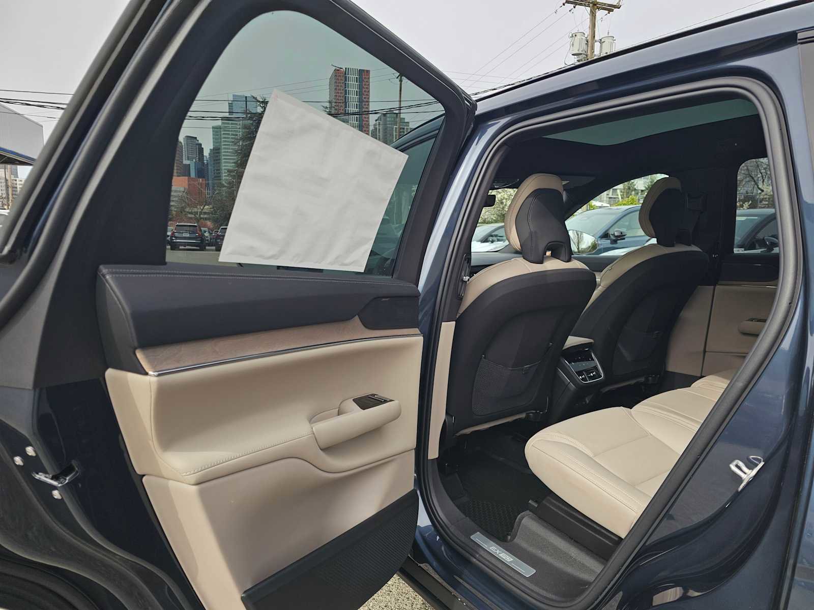 New 2026 Volvo EX90 Ultra image 18