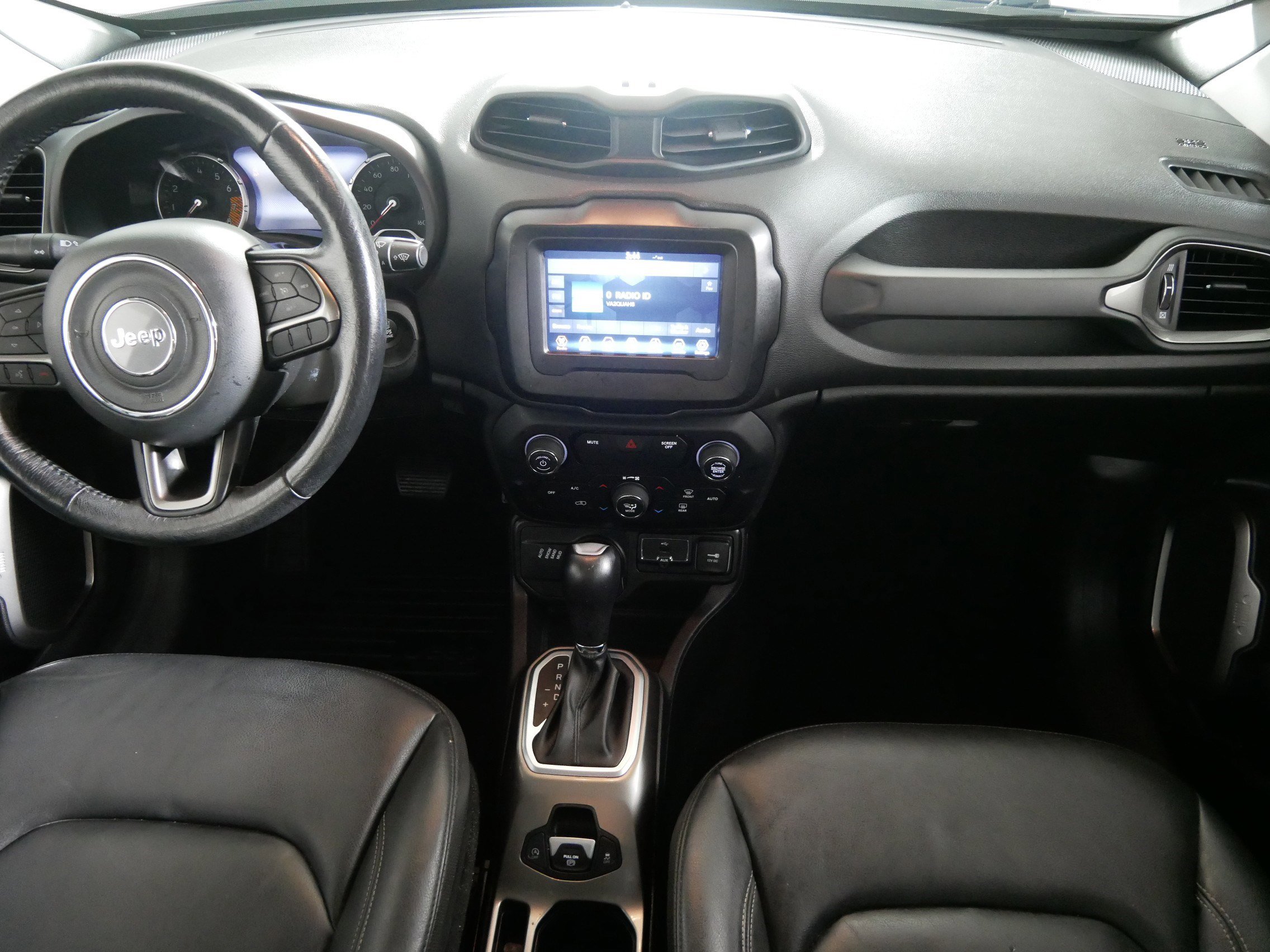 Used 2019 Jeep Renegade Limited AWD/4WD image 10