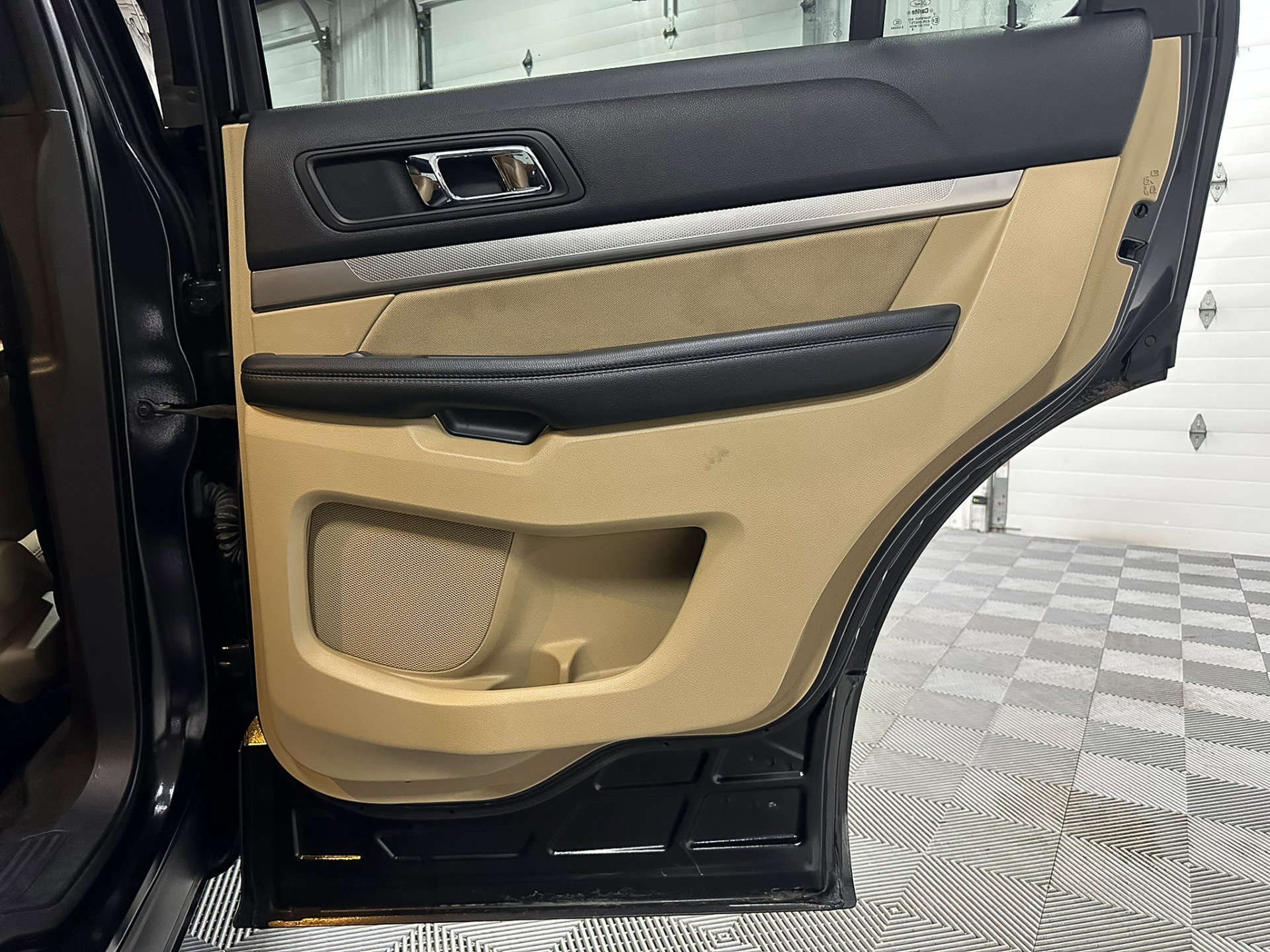 Used 2017 Ford Explorer XLT image 43