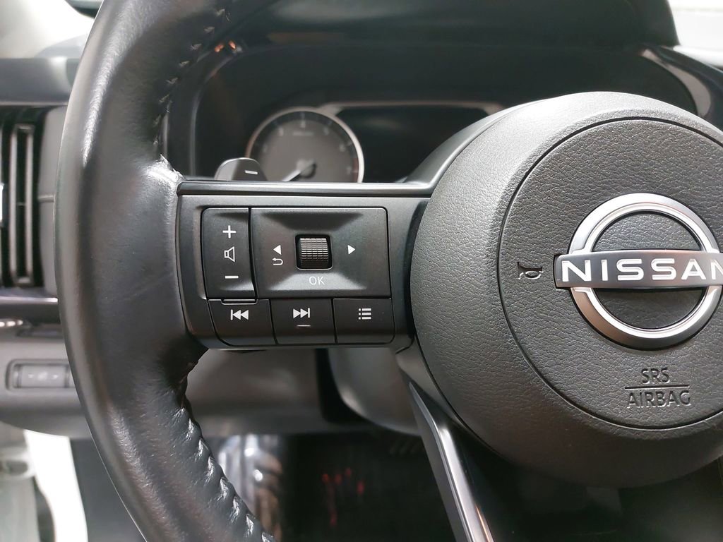 Used 2025 Nissan Pathfinder SV image 18