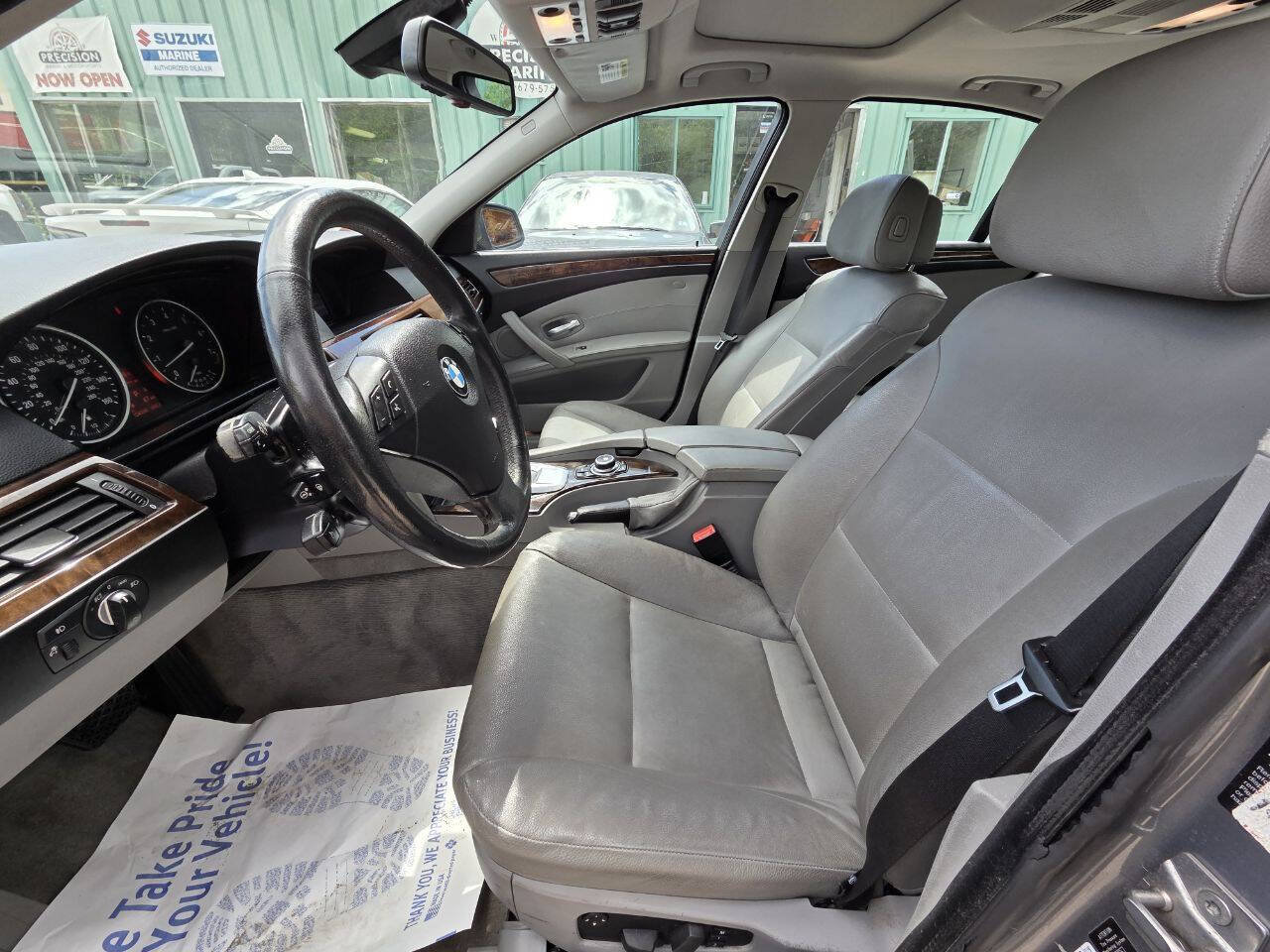 Used 2010 BMW 528i xDrive Sedan AWD/4WD image 16