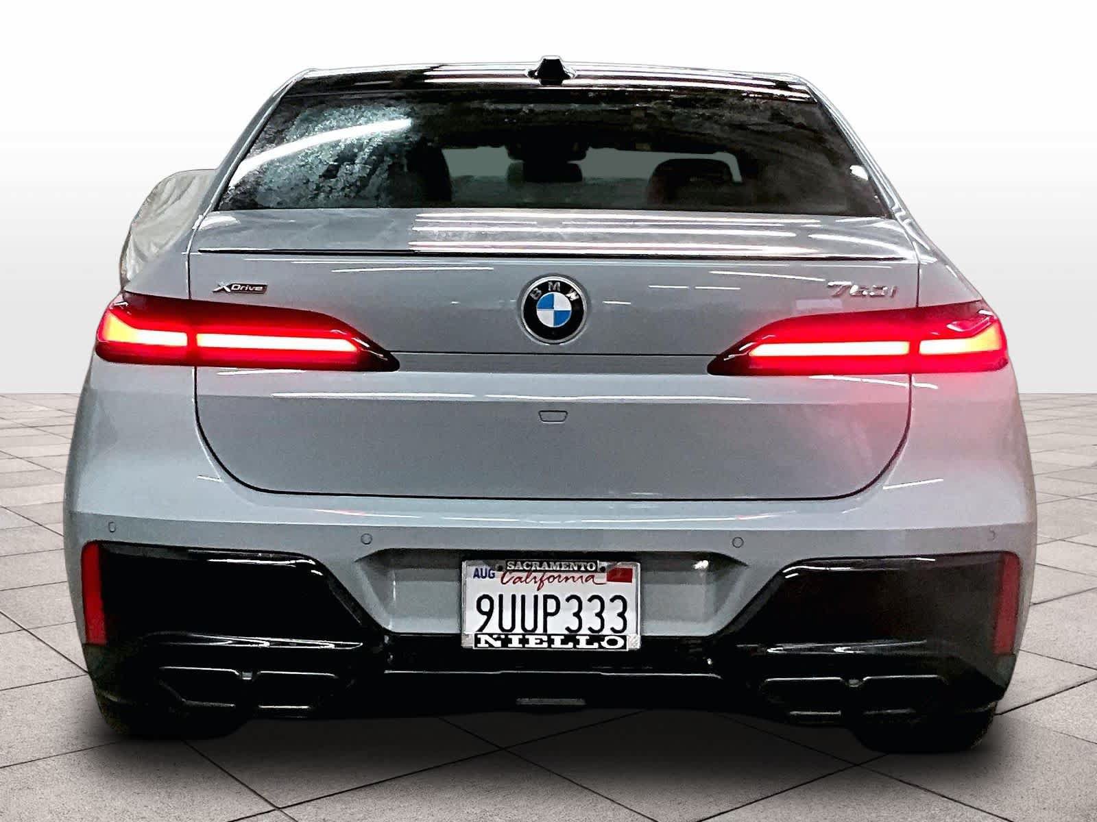Used 2025 BMW 760i xDrive AWD/4WD image 7