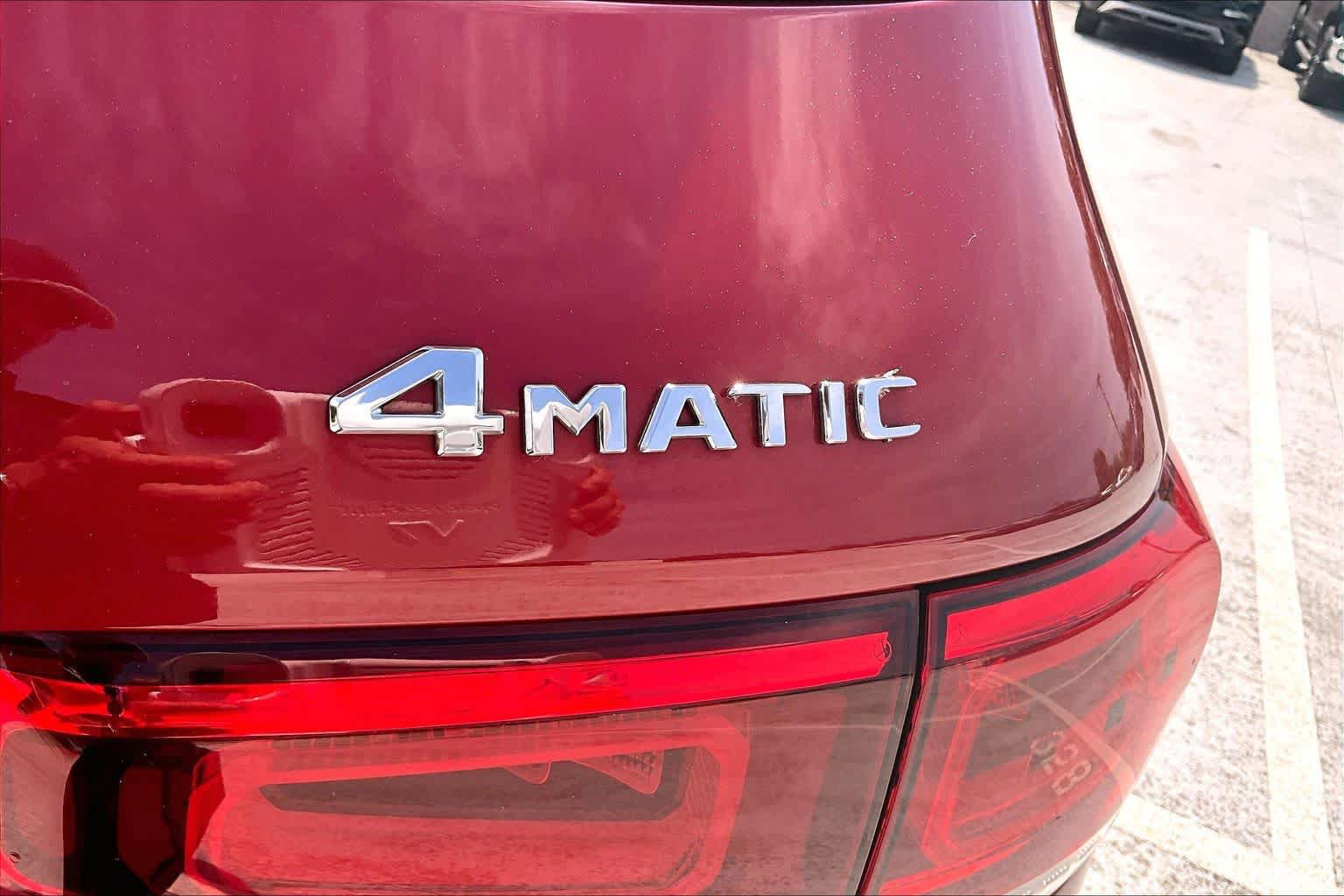 Used 2022 Mercedes-Benz GLB 250 4MATIC w/ Premium Package Lite image 10