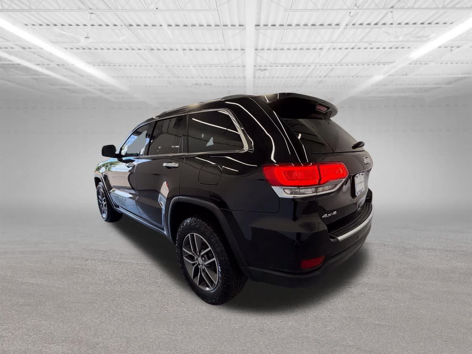 Used 2018 Jeep Grand Cherokee Limited AWD/4WD image 3