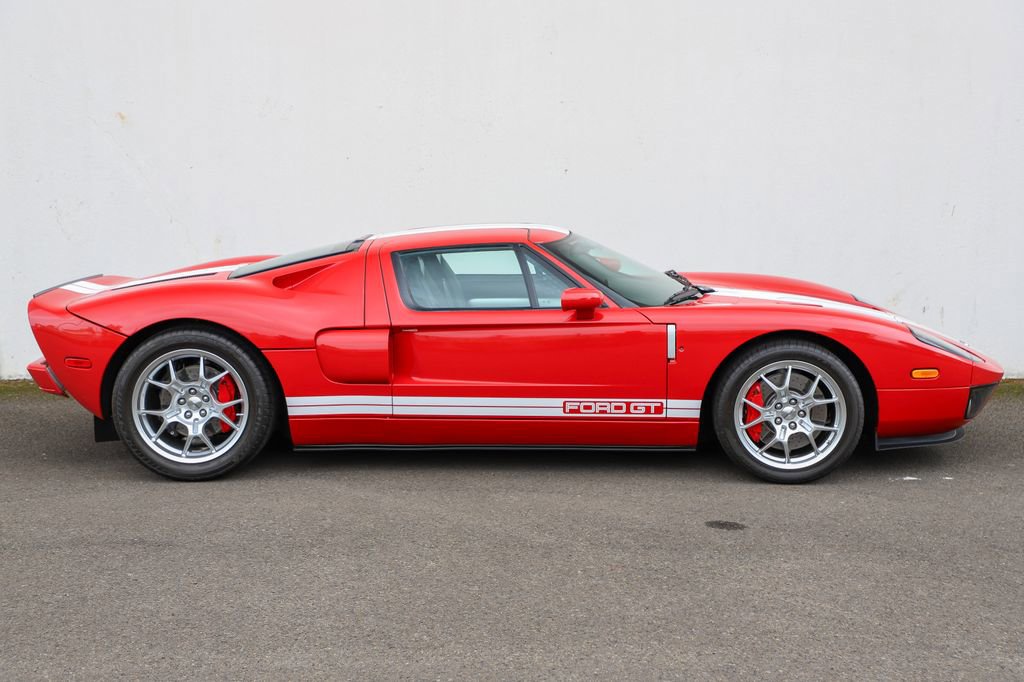 Used 2006 Ford GT RWD image 3