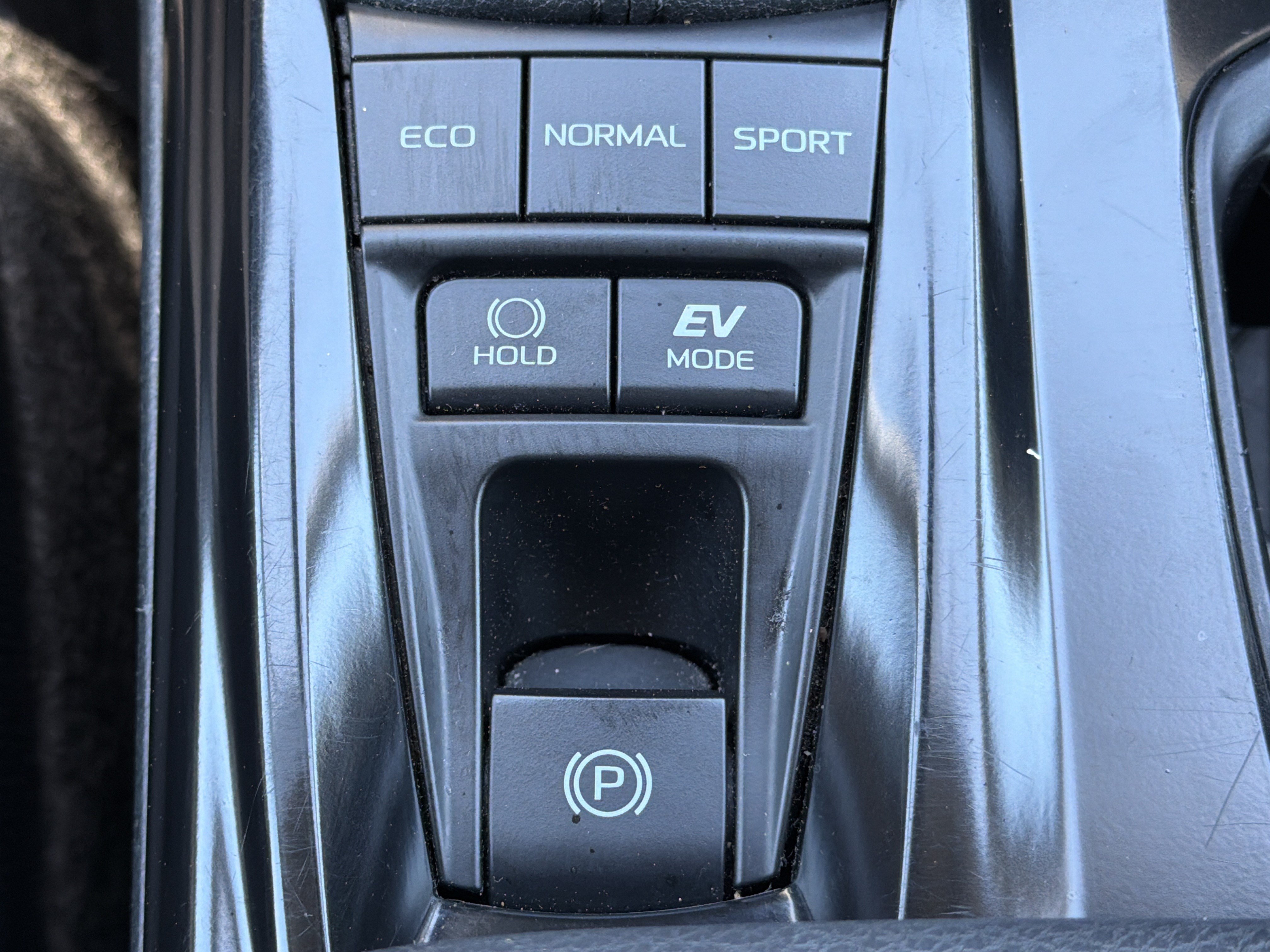 Used 2025 Toyota Camry LE AWD/4WD image 10