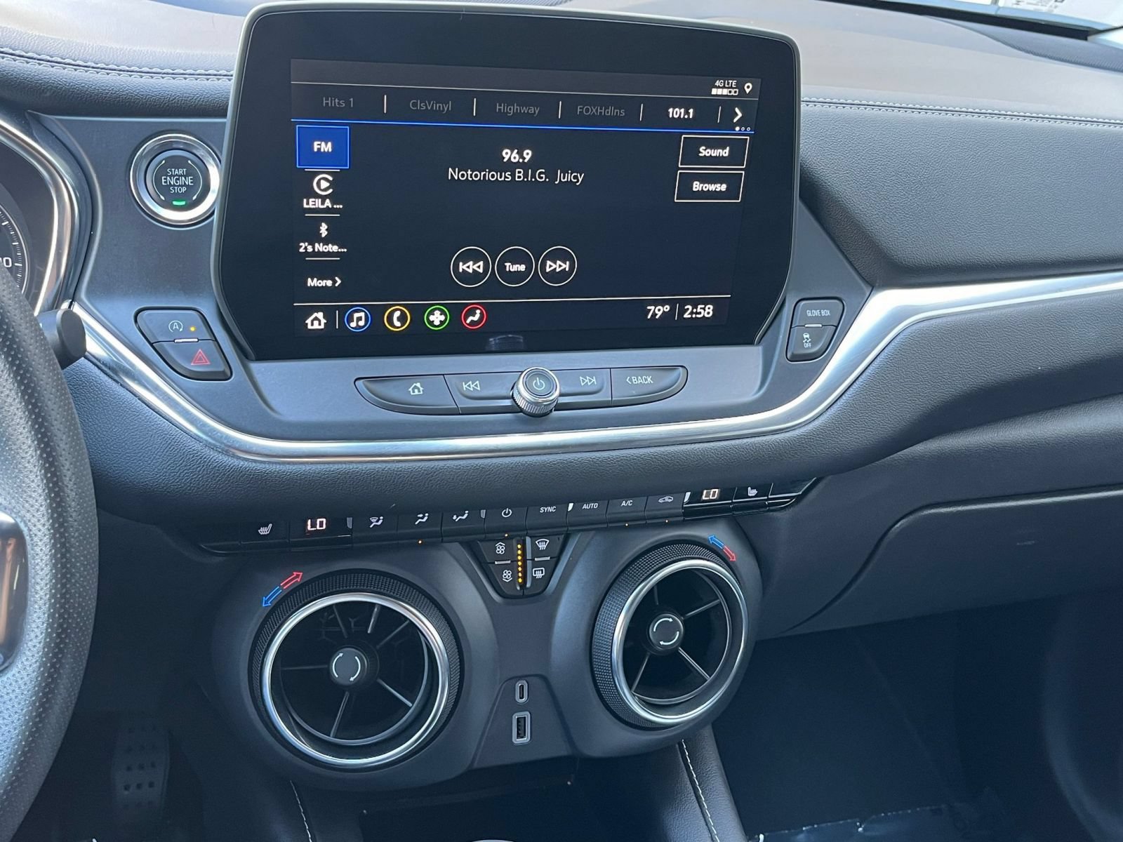 Used 2025 Chevrolet Blazer LT FWD image 17