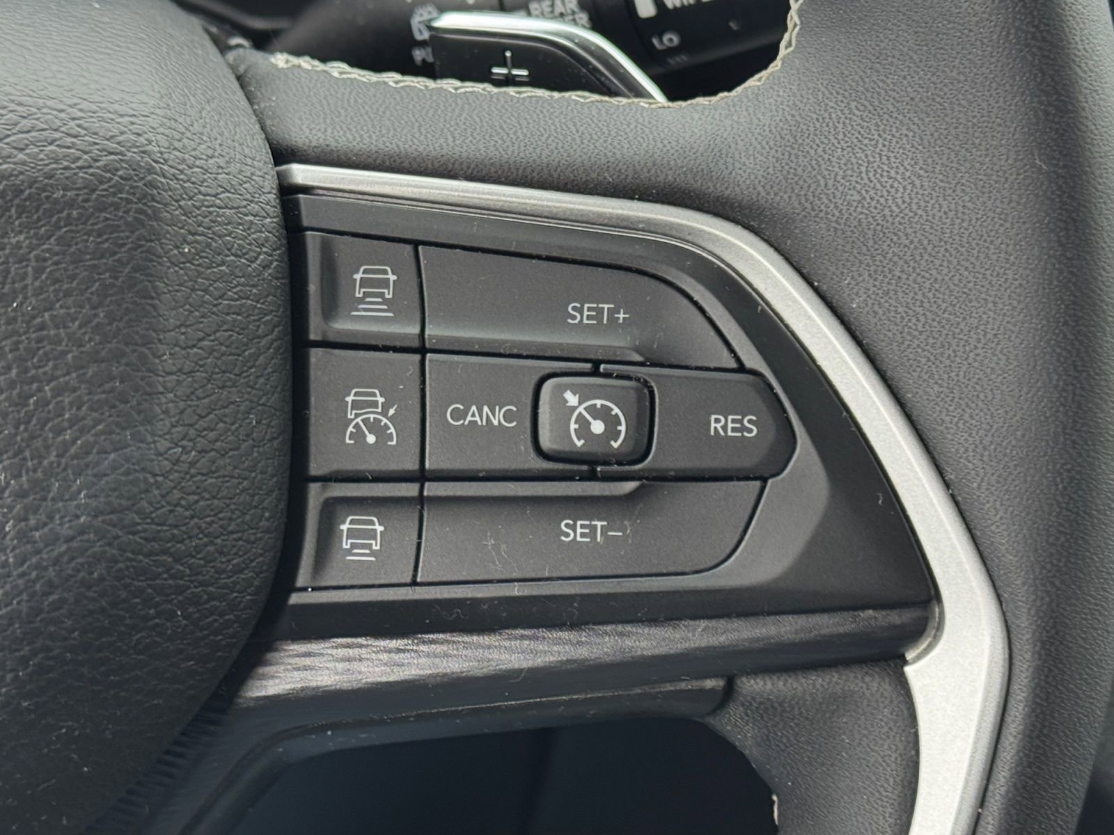 Used 2023 Jeep Grand Cherokee L Laredo w/ Luxury Tech Group I AWD/4WD image 27