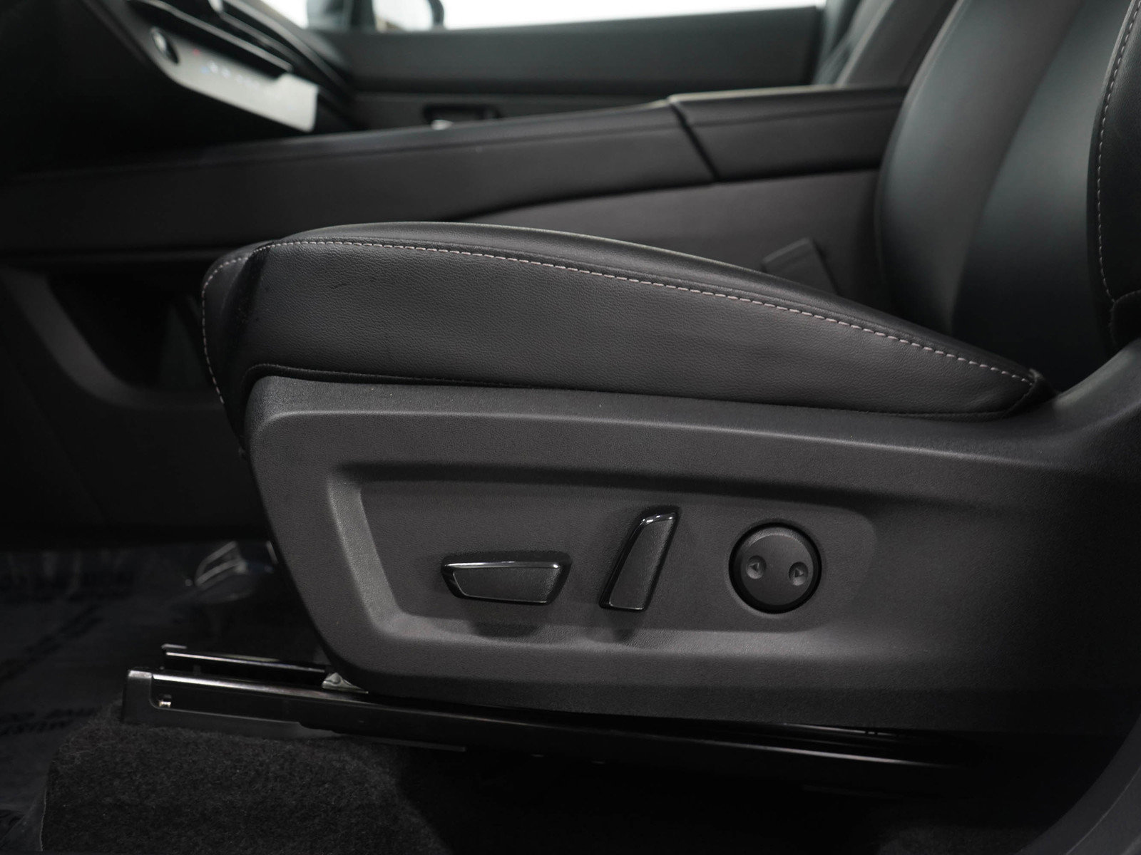 Used 2025 Nissan Murano SV image 22