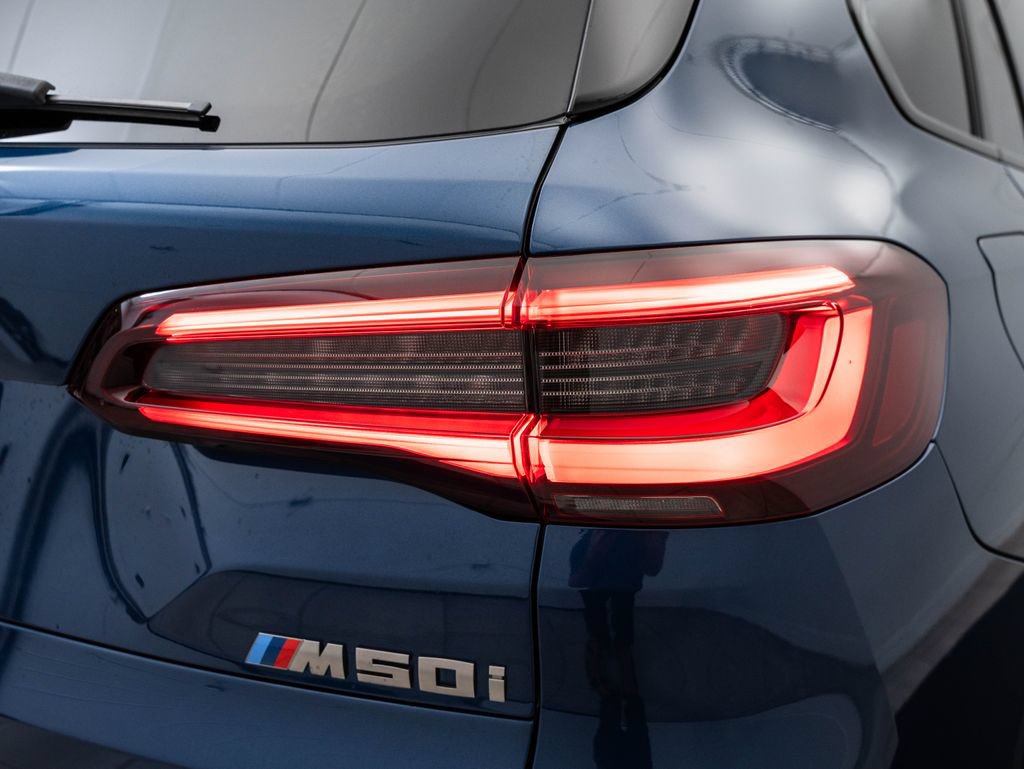 Used 2022 BMW X5 M50i AWD/4WD image 9