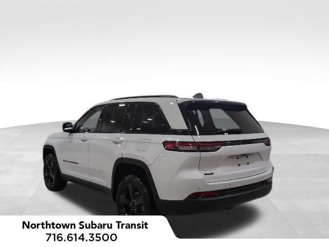 Used 2023 Jeep Grand Cherokee Altitude AWD/4WD image 3