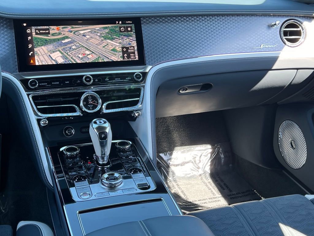 Used 2025 Bentley Flying Spur Plug-In Hybrid image 28