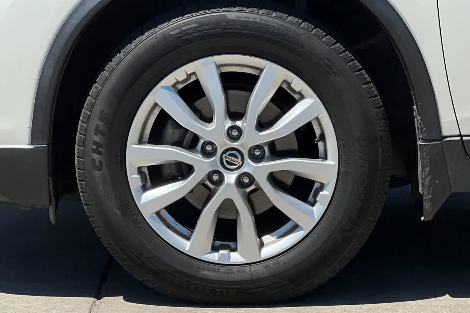 Used 2019 Nissan Rogue SV FWD image 12
