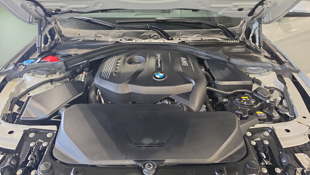 Used 2018 BMW 330i xDrive Sedan w/ Convenience Package AWD/4WD image 11