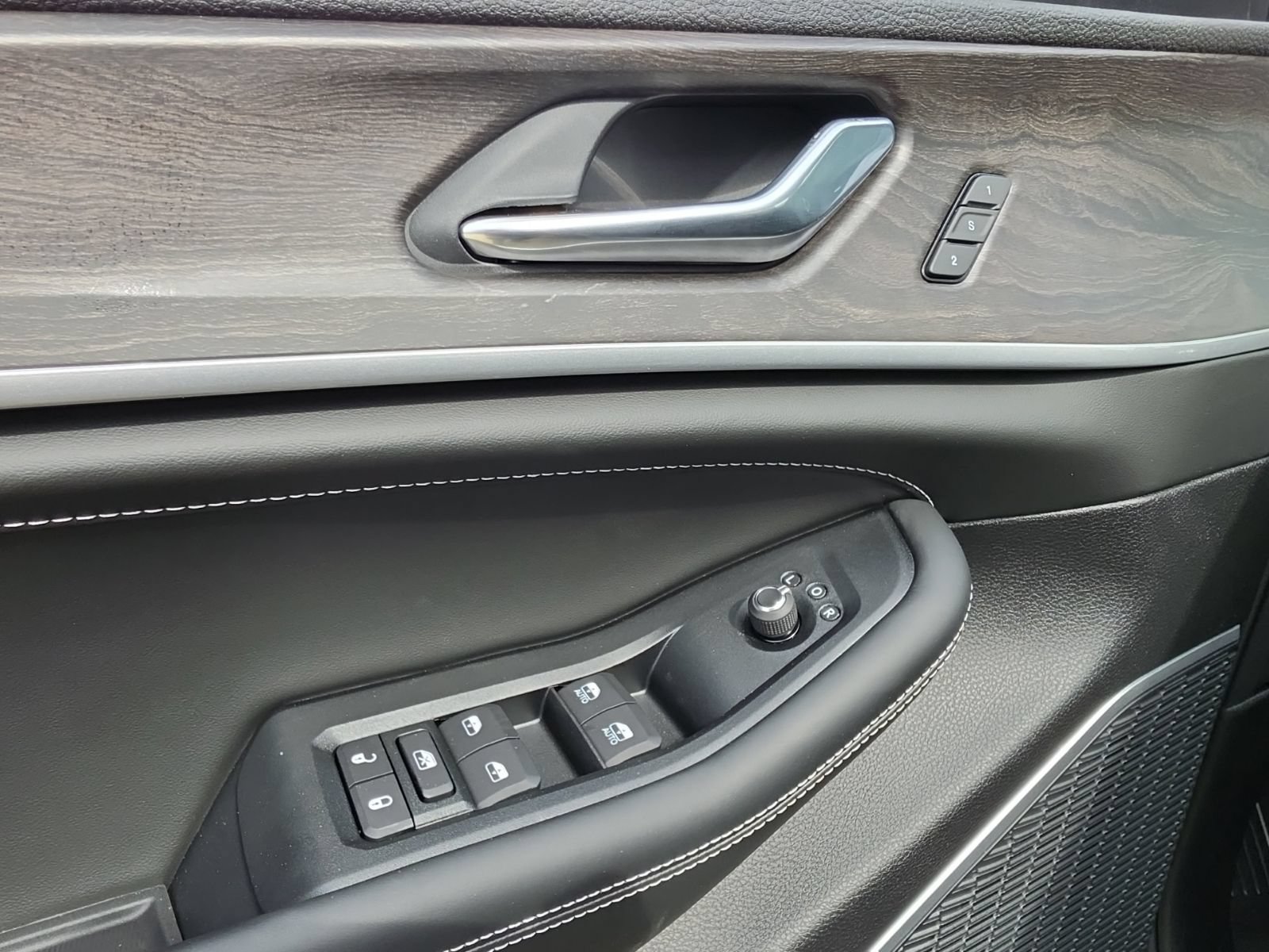 New 2026 Jeep Grand Cherokee Limited AWD/4WD image 14