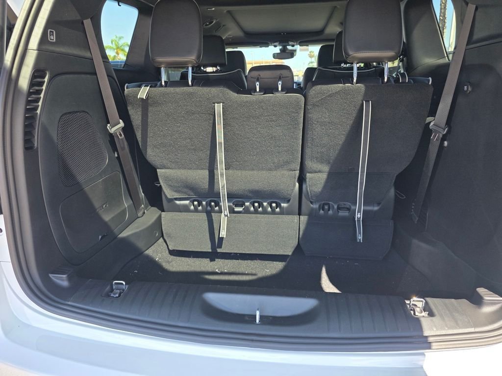 New 2027 Chrysler Pacifica Limited w/ Family Tech Group FWD image 11