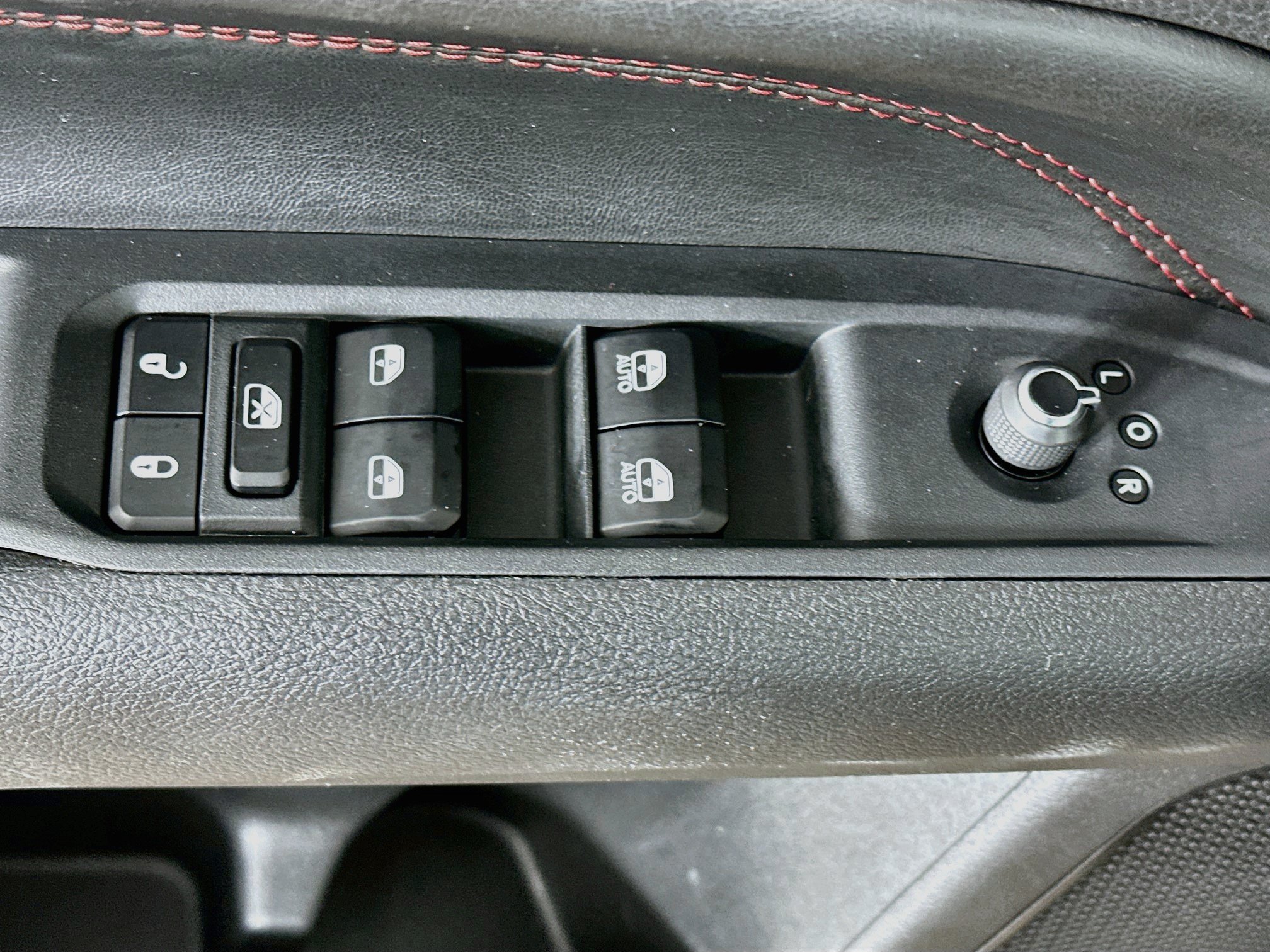 Used 2025 Jeep Compass Trailhawk AWD/4WD image 15
