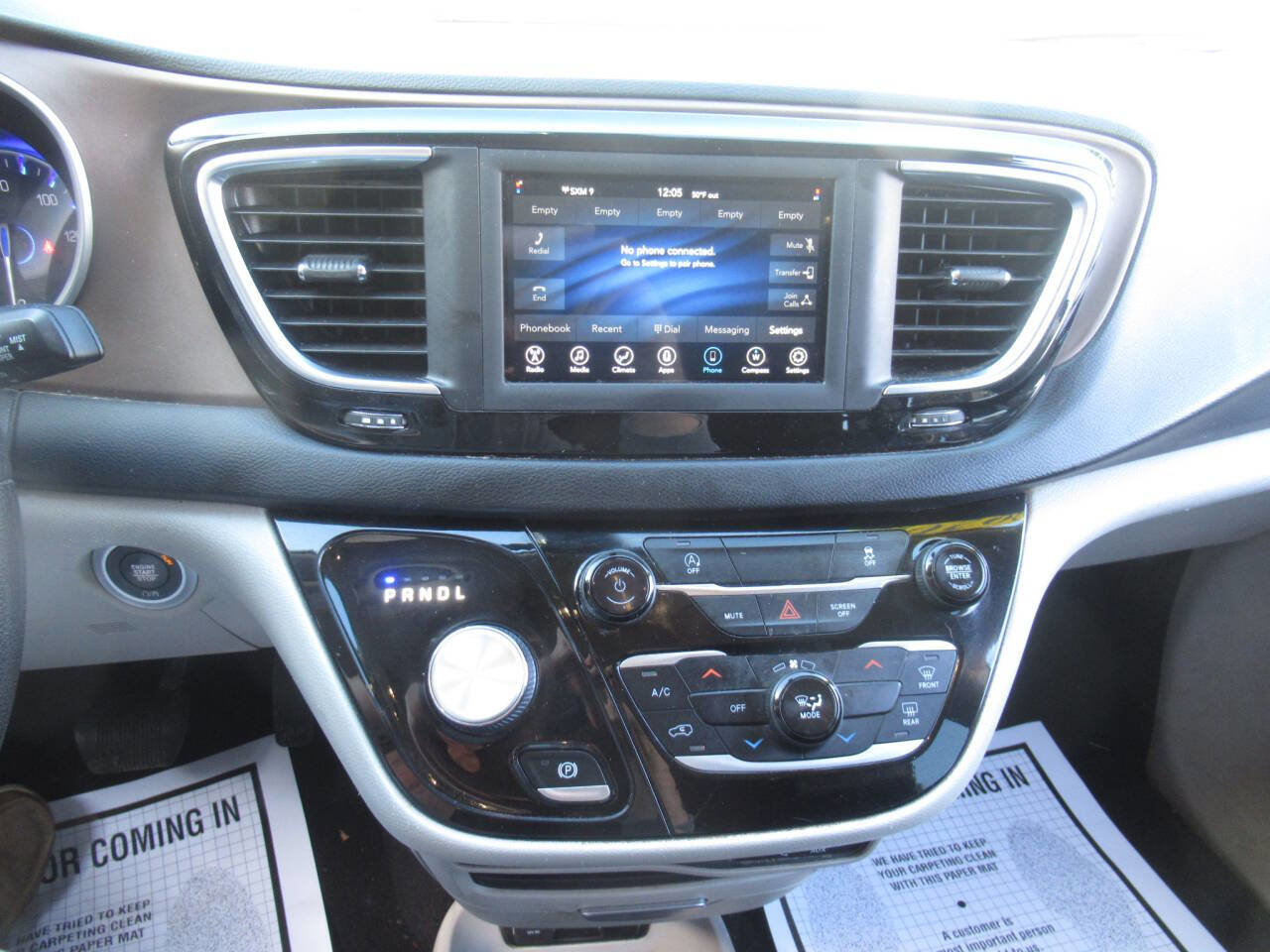 Used 2020 Chrysler Voyager Lxi image 21