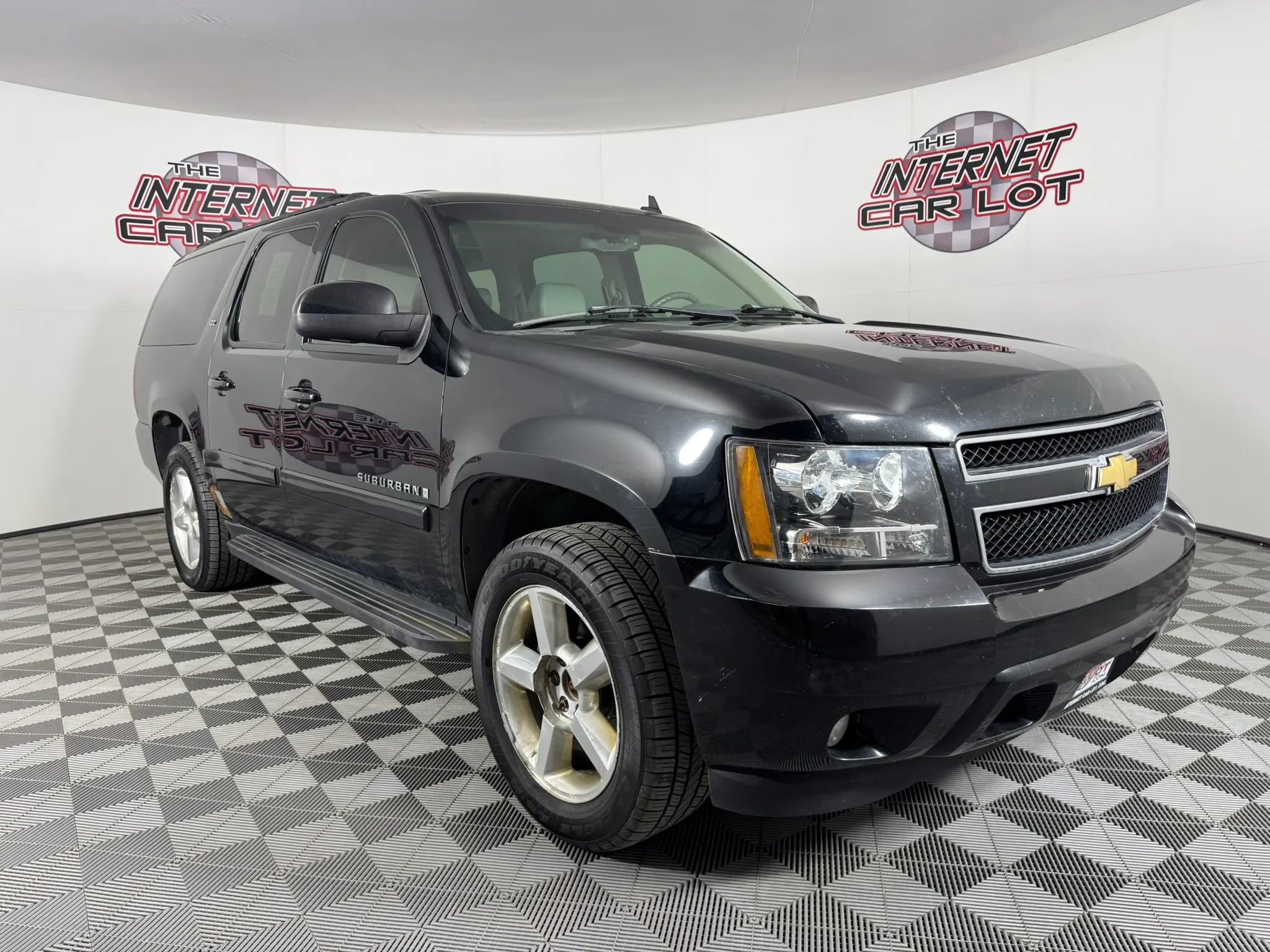 Used 2007 Chevrolet Suburban LTZ w/ LTZ Preferred Equipment Group AWD/4WD image 9