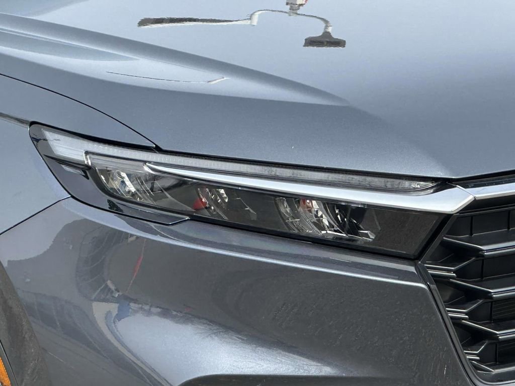 Used 2025 Honda CR-V LX image 8