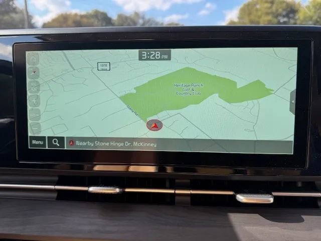 Used 2024 Kia Carnival EX image 18