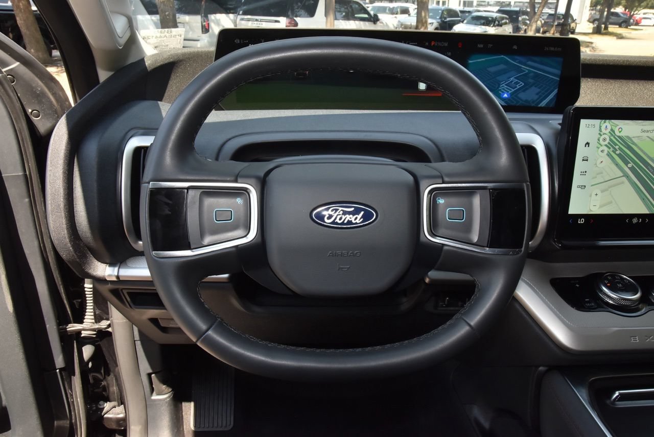 Used 2025 Ford Expedition Max Active RWD image 23
