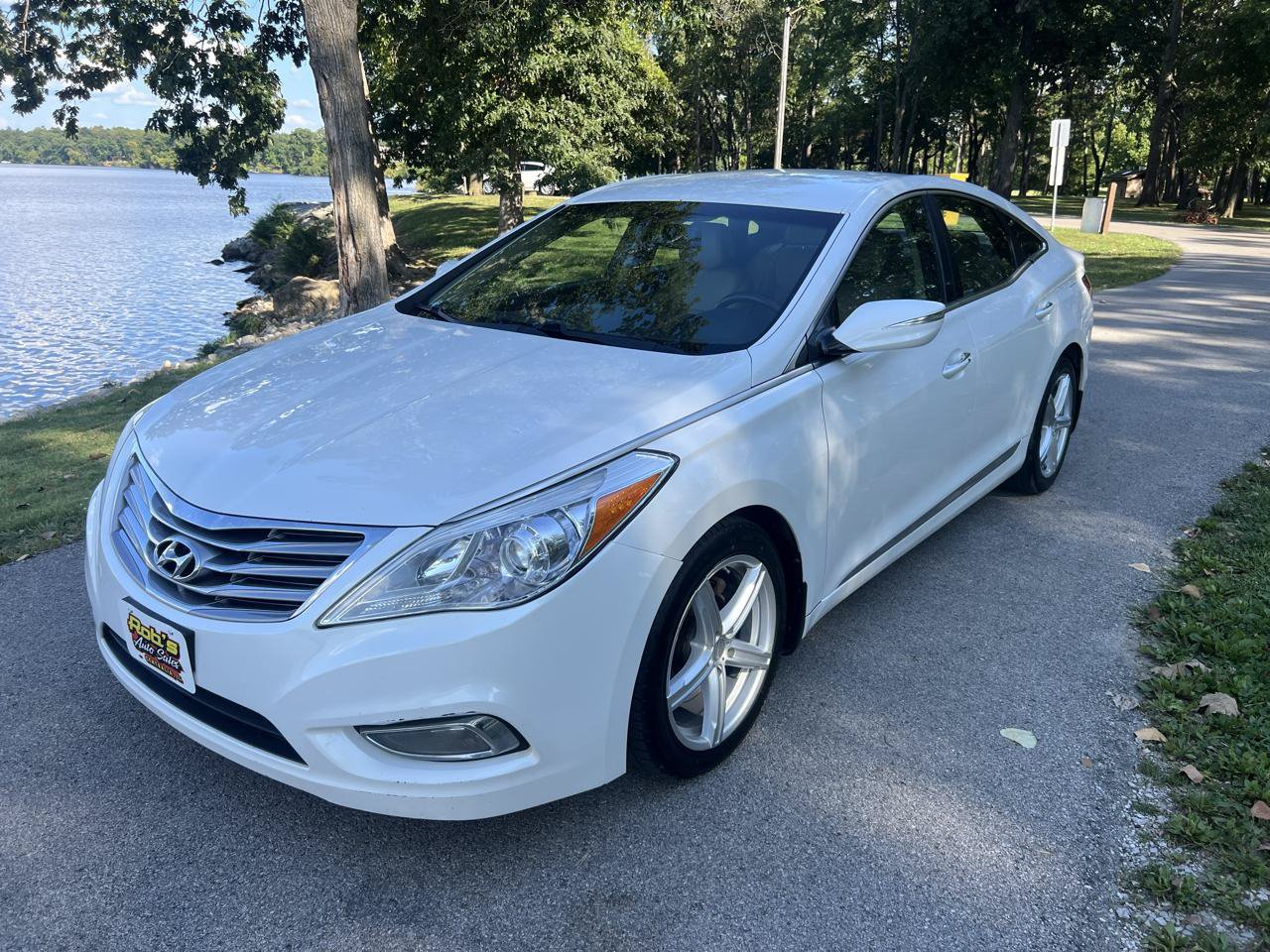 Used 2013 Hyundai Azera FWD image 2