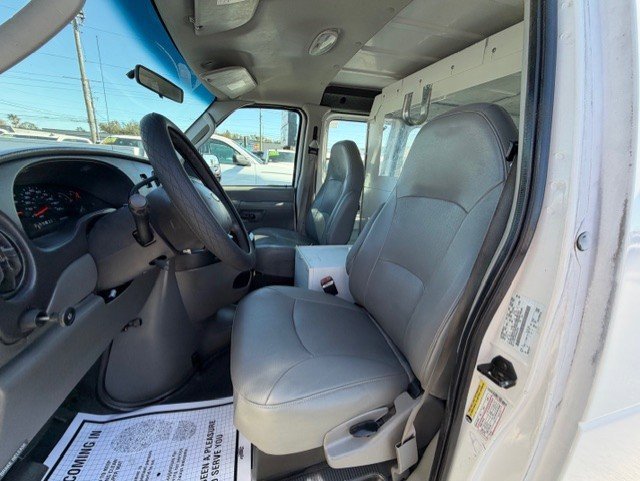 Used 2006 Ford E-150 and Econoline 150 RWD image 22