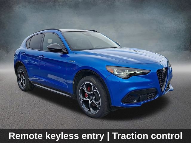 Used 2024 Alfa Romeo Stelvio Veloce image 3