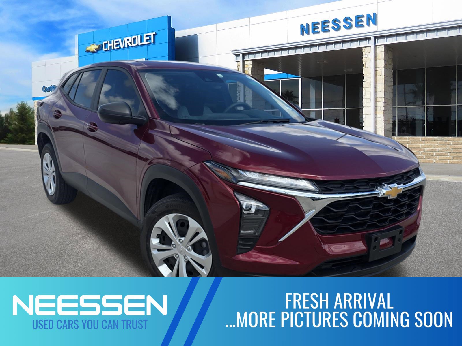 Used 2025 Chevrolet Trax LS w/ Driver Confidence Package FWD image 1