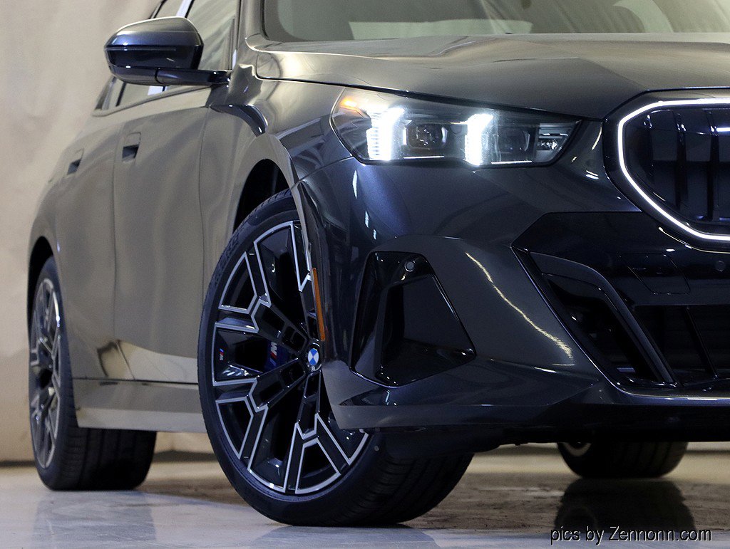 Used 2026 BMW 530i xDrive w/ M Sport Package image 4