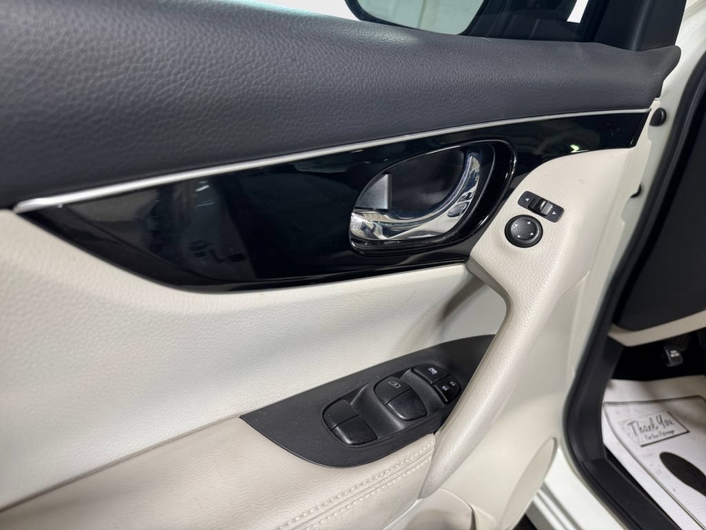 Used 2018 Nissan Rogue Sport SL FWD image 14