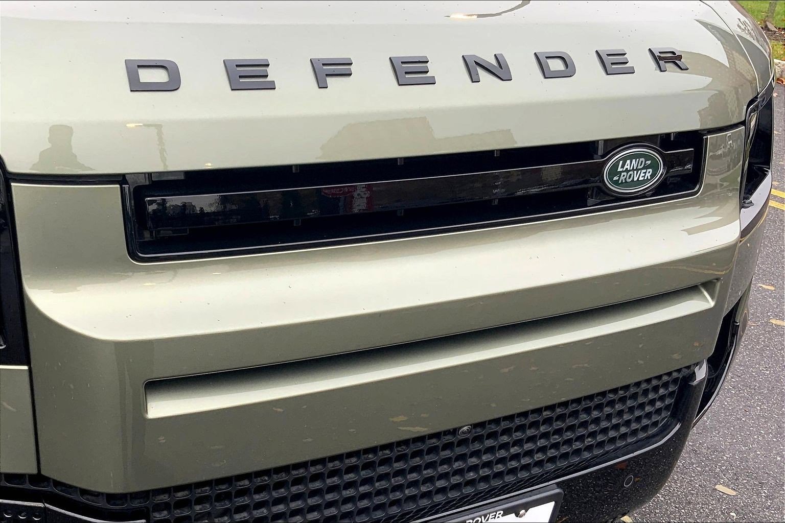 Used 2025 Land Rover Defender 110 X-Dynamic SE image 30