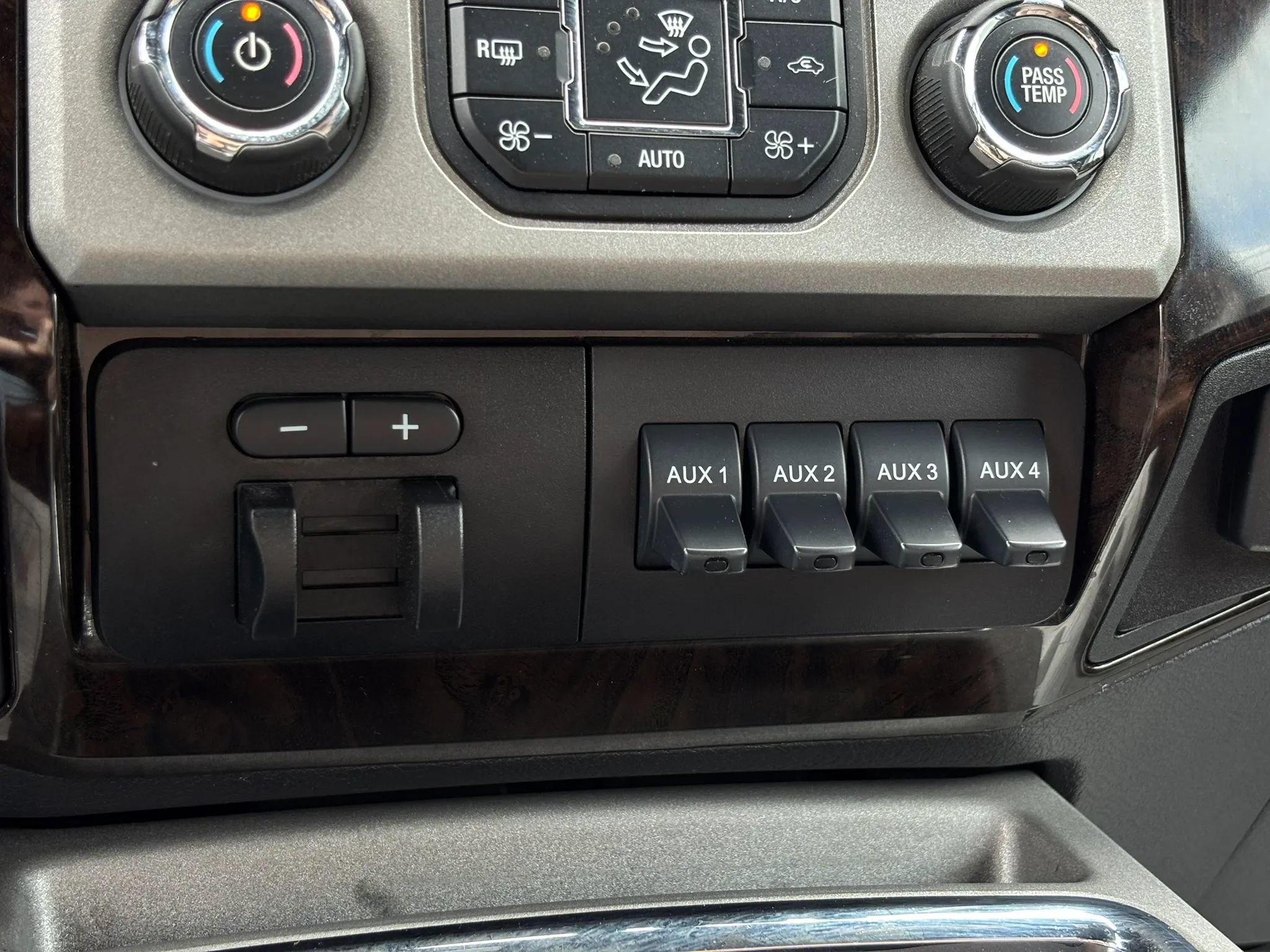 Used 2014 Ford F250 Platinum w/ FX4 Off-Road Package AWD/4WD image 44