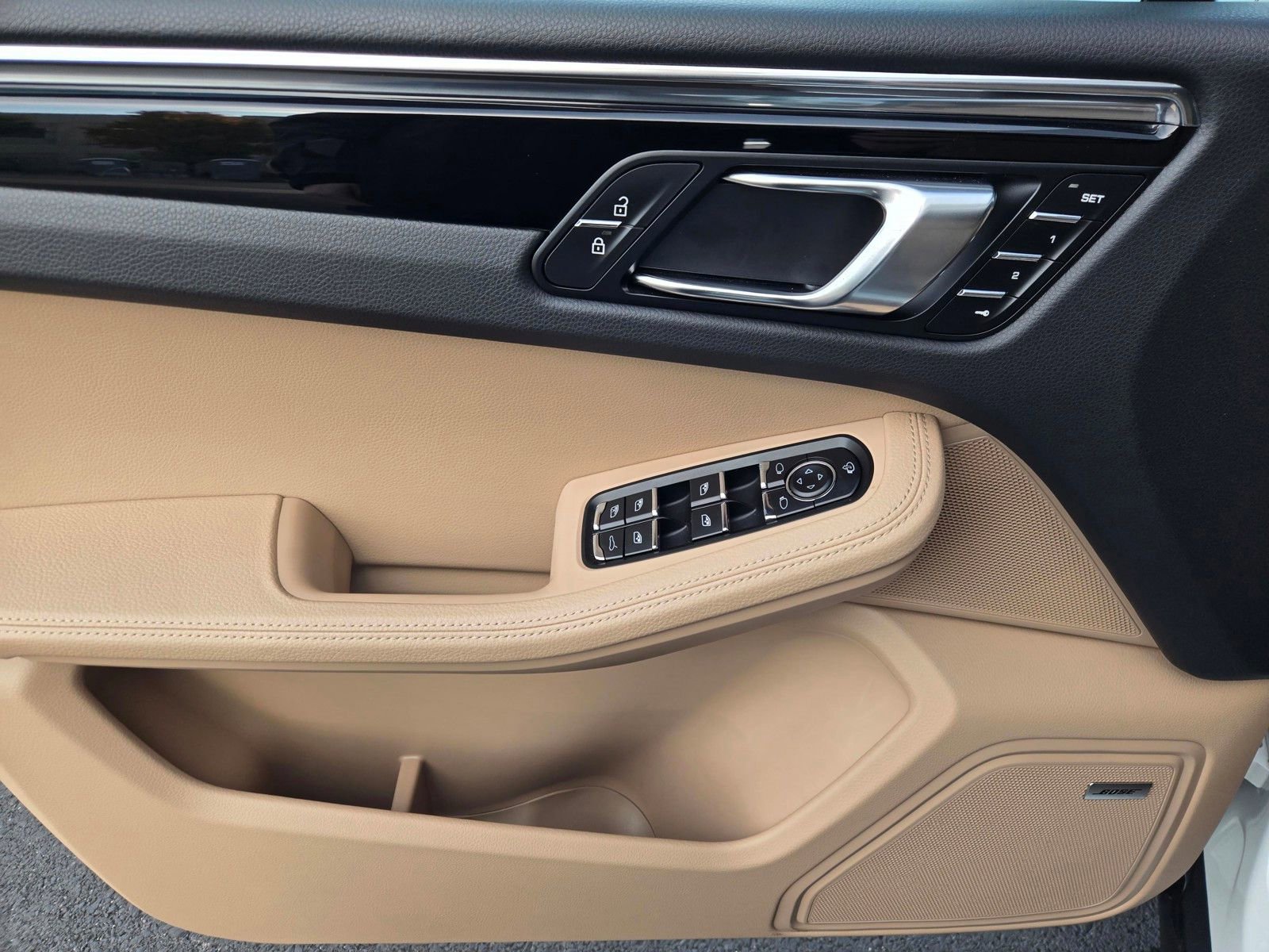 Used 2025 Porsche Macan AWD/4WD image 20