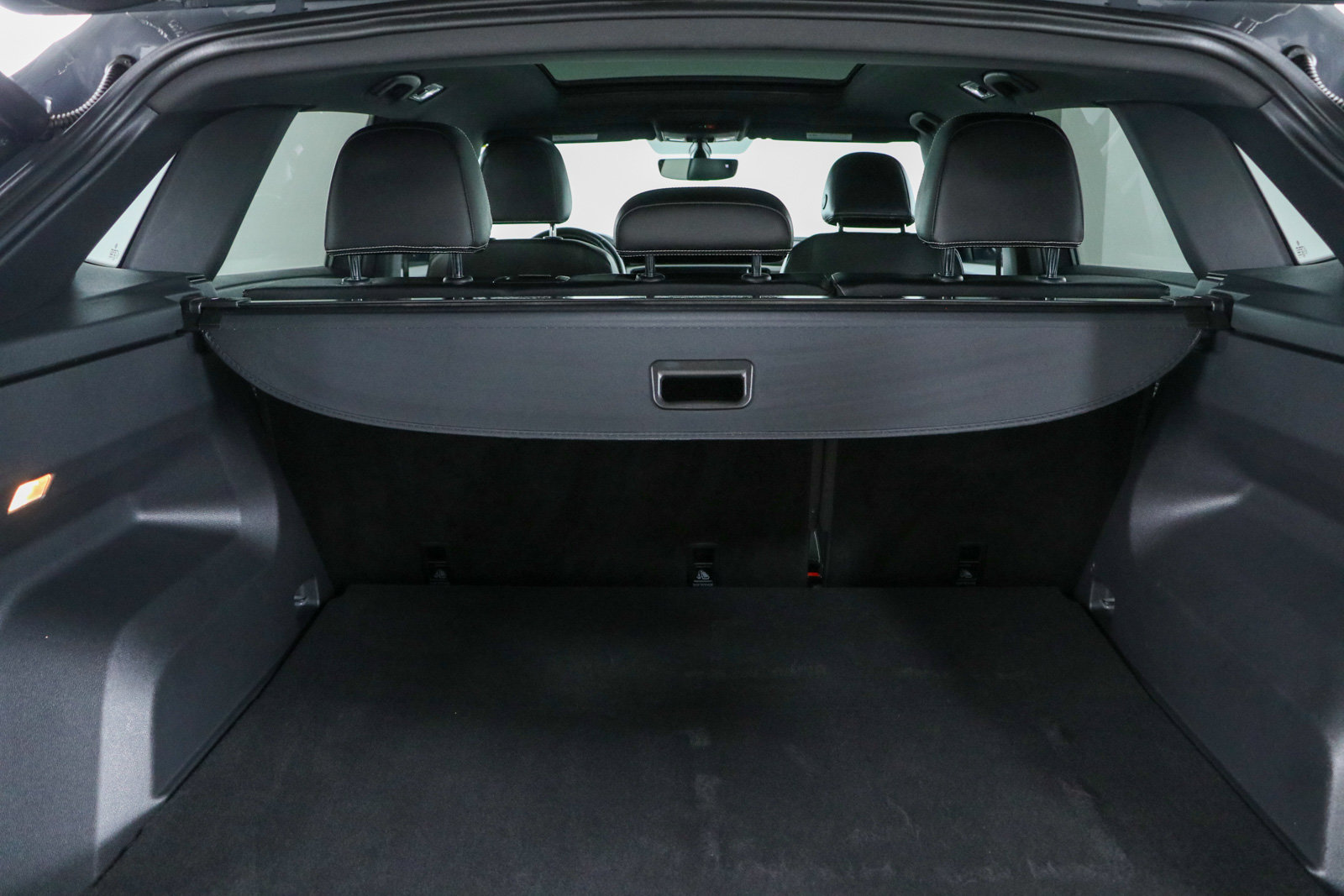 Used 2021 Volkswagen Atlas Cross Sport SE w/ Panoramic Sunroof Package FWD image 30