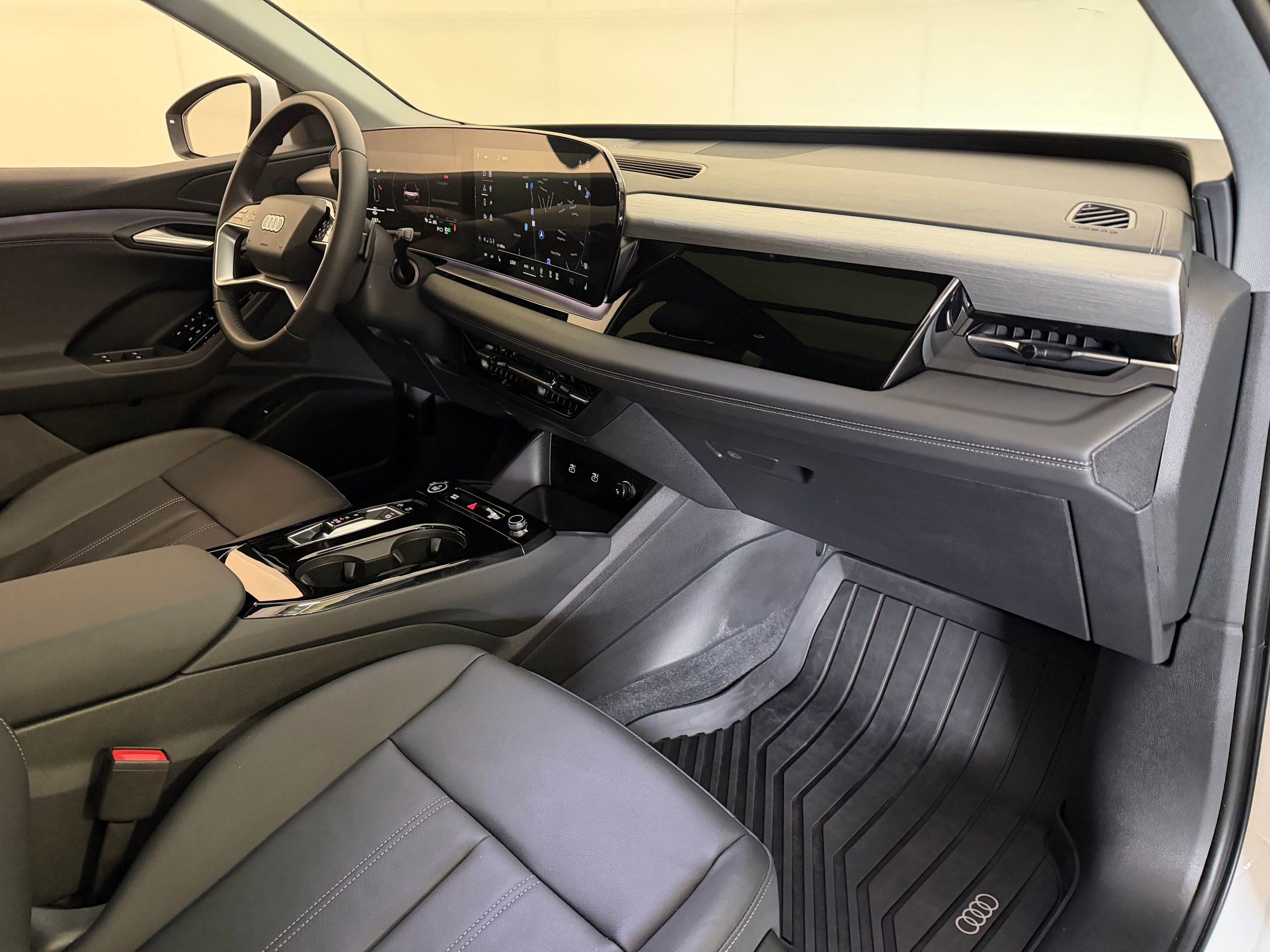 Used 2025 Audi Q6 e-tron Premium w/ Convenience Package AWD/4WD image 31
