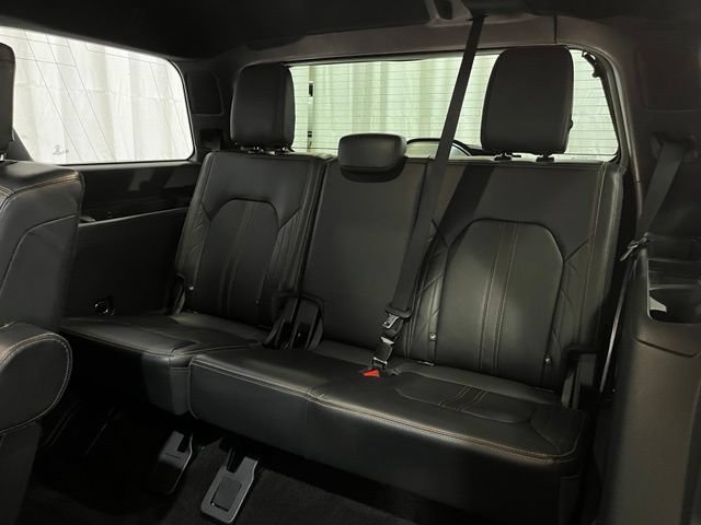 Used 2022 Ford Expedition Platinum AWD/4WD image 12