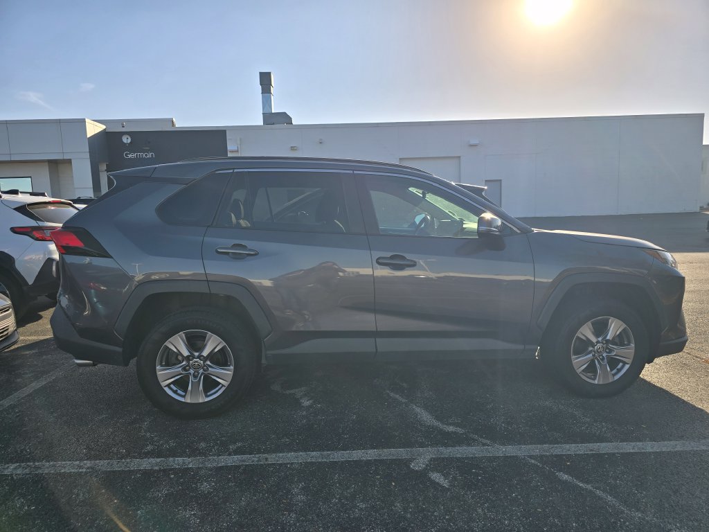 Used 2022 Toyota RAV4 XLE AWD/4WD image 9