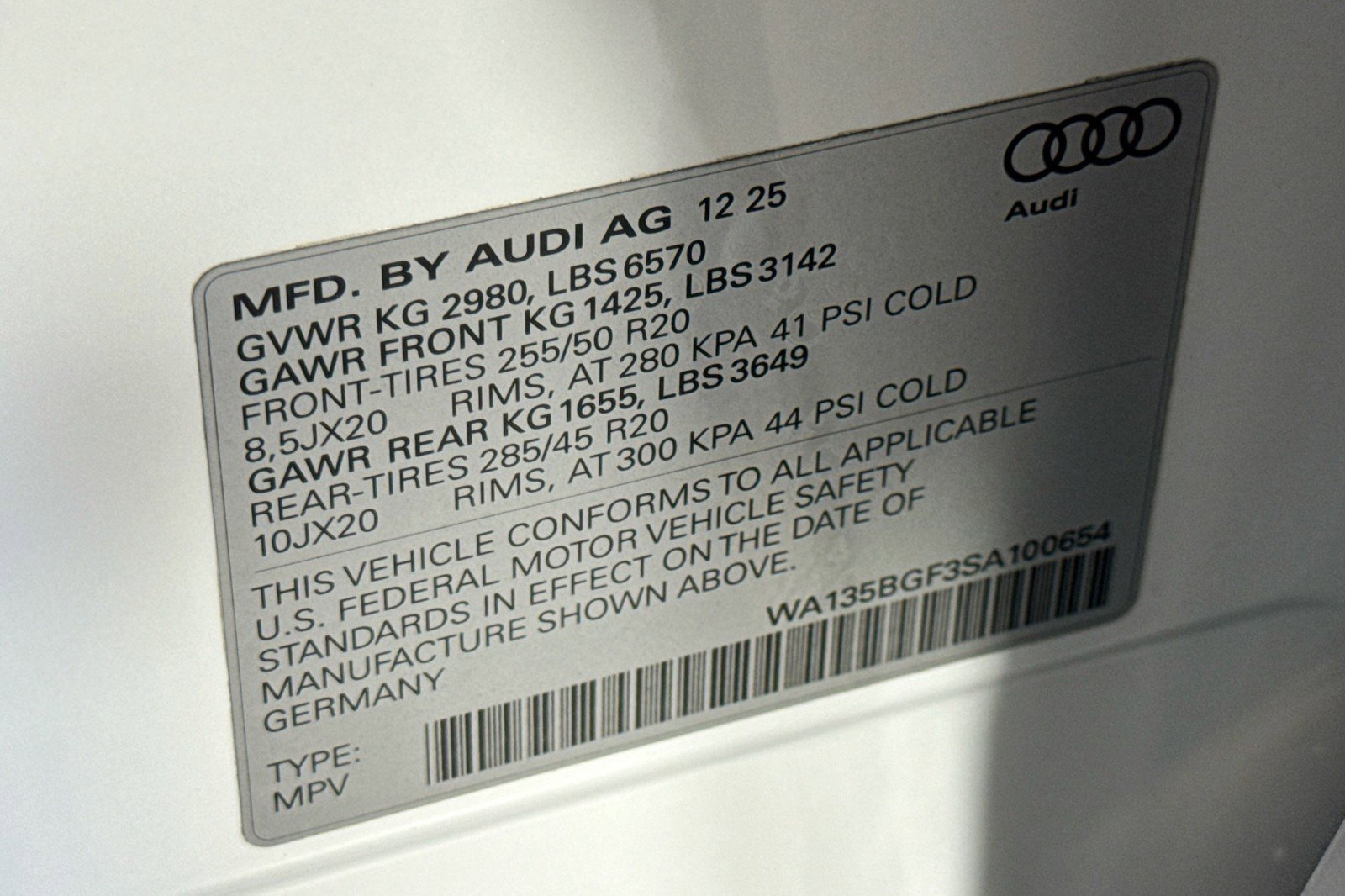 New 2025 Audi SQ6 e-tron Prestige AWD/4WD image 29
