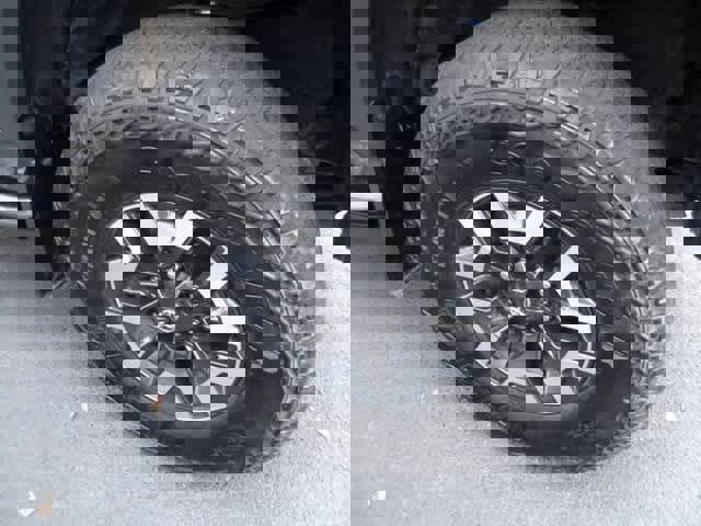 Used 2023 Toyota Tacoma TRD Off-Road image 15