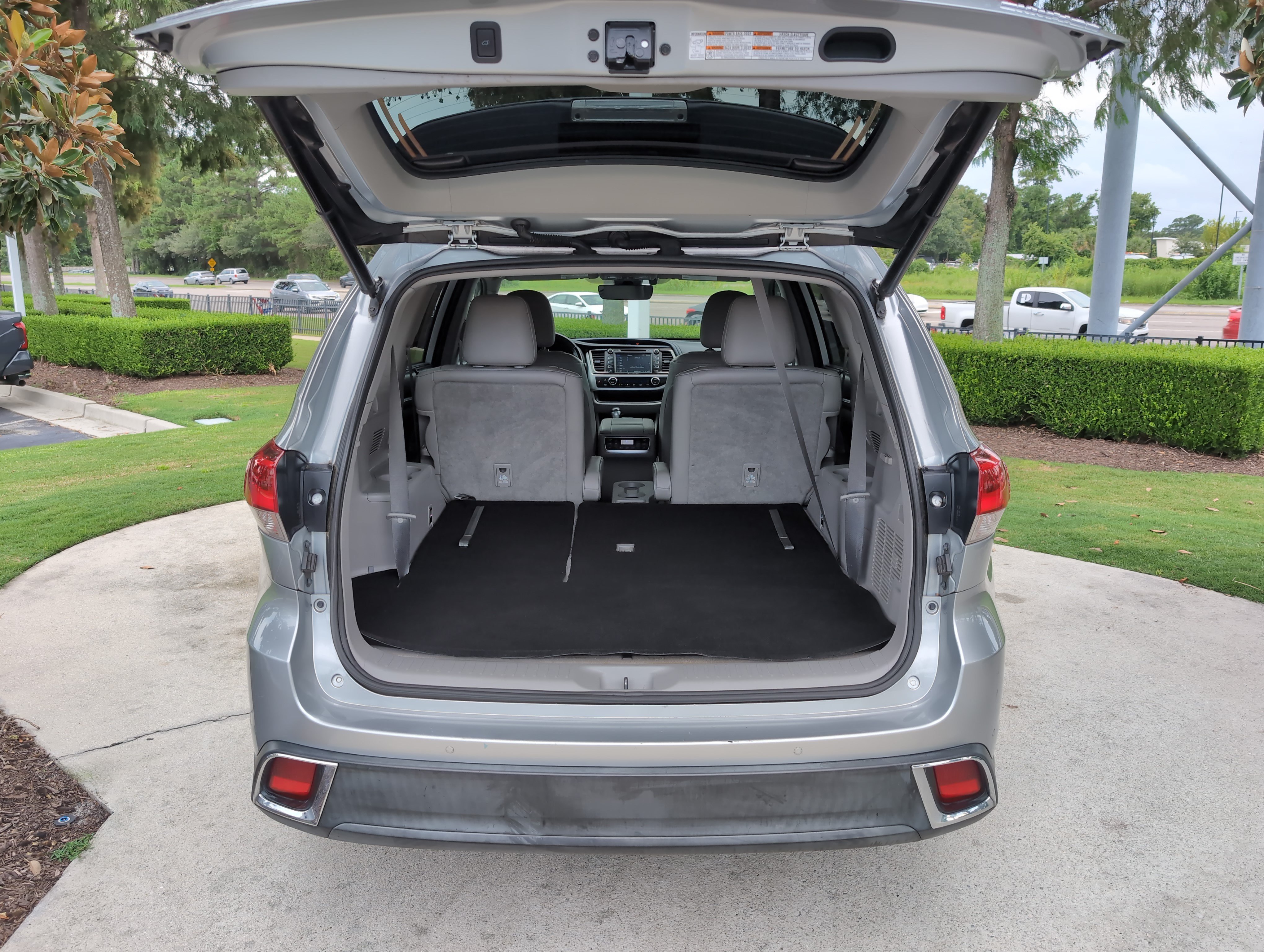 Used 2019 Toyota Highlander Limited Platinum FWD image 33