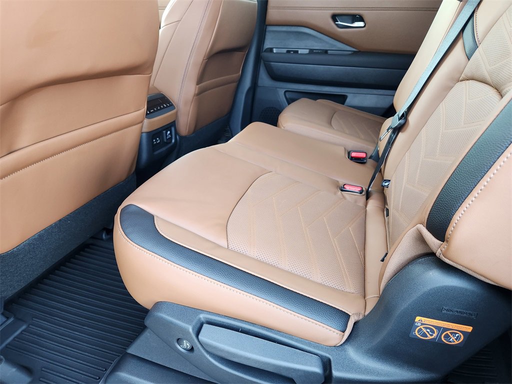 New 2025 Nissan Pathfinder Platinum image 21