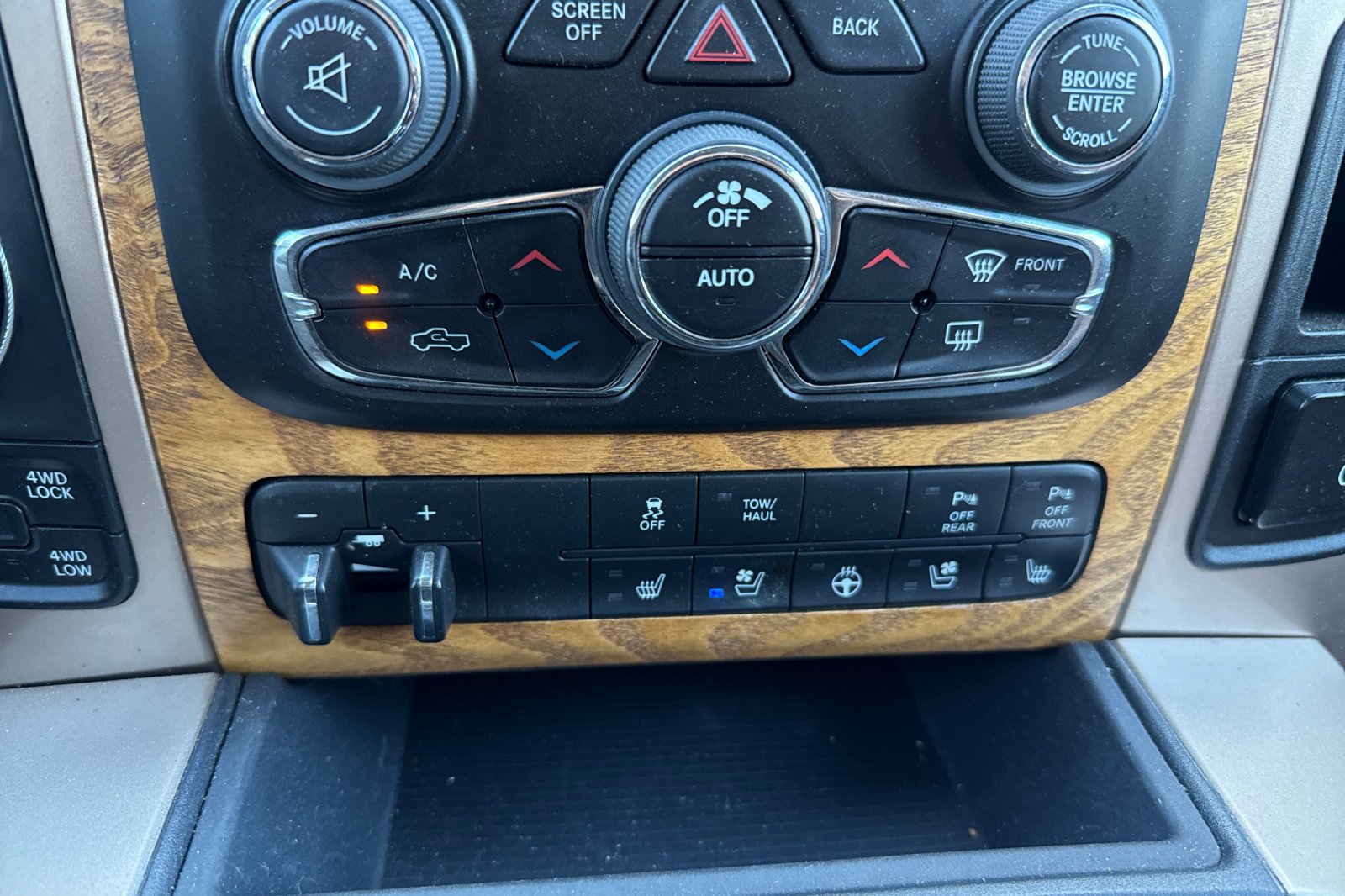 Used 2016 RAM 1500 Laramie Longhorn w/ Convenience Group AWD/4WD image 26