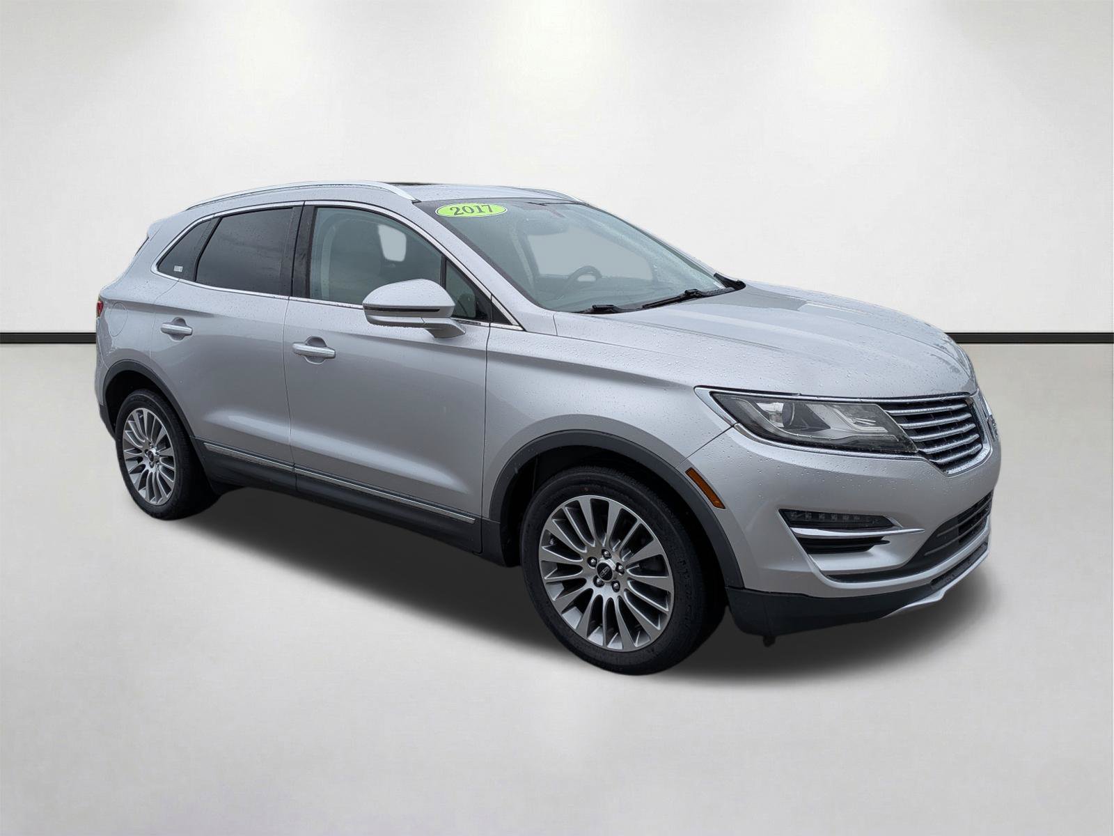 Used 2017 Lincoln MKC Reserve FWD image 1