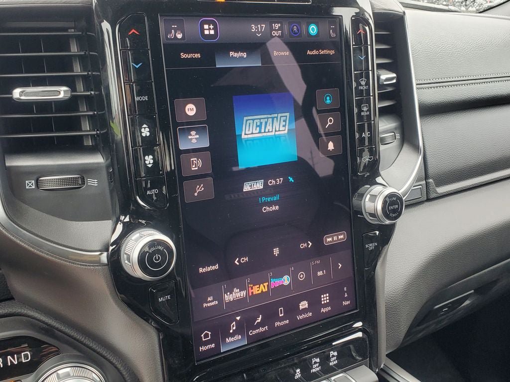 New 2026 RAM 1500 Laramie AWD/4WD image 17